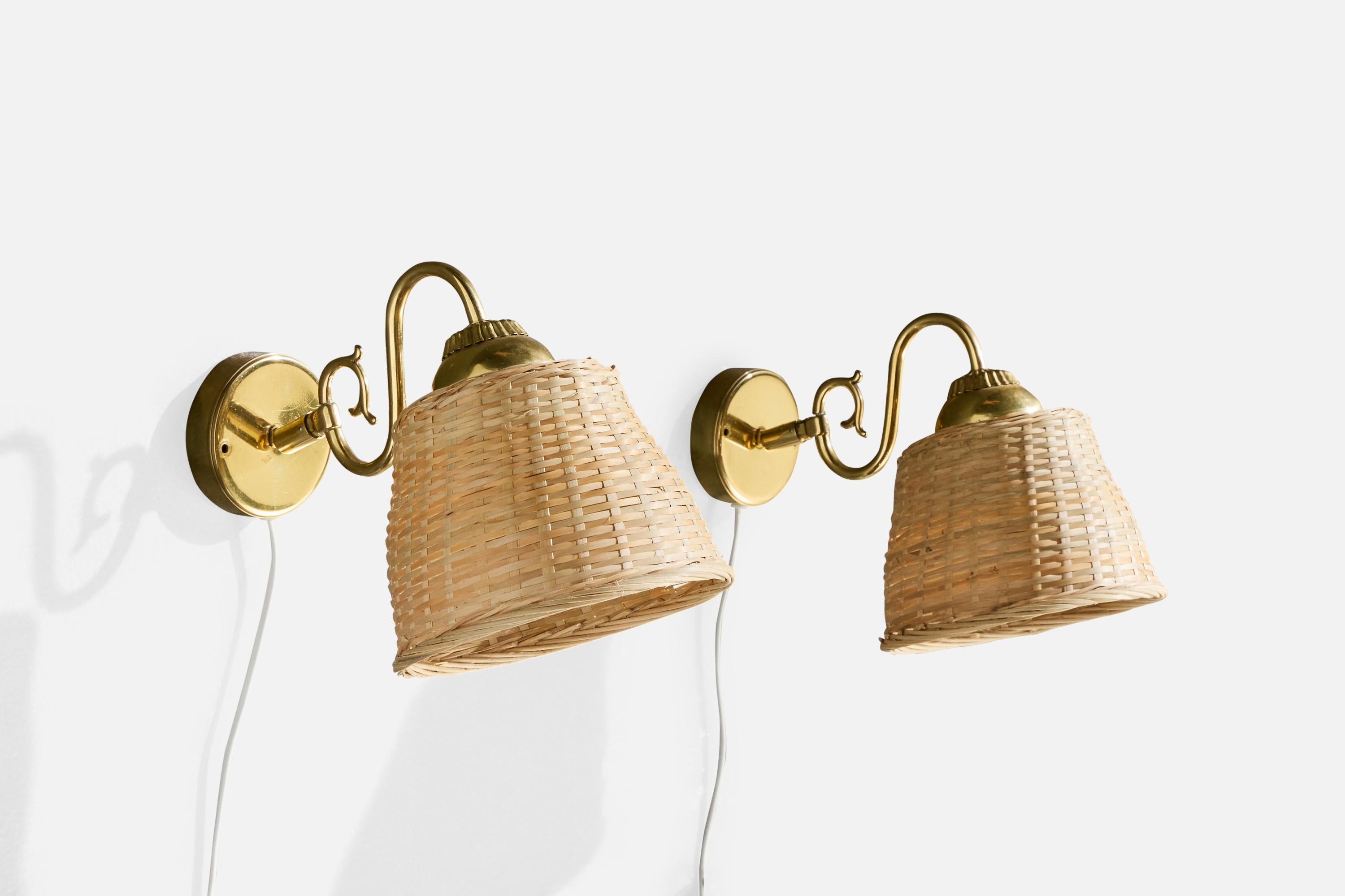 Pareja de apliques regulables de latón y ratán fabricados por Boréns Borås, Suecia, c. 1970.

Sustituye las pantallas de las lámparas de ratán.

Dimensiones totales (en pulgadas): 8,0