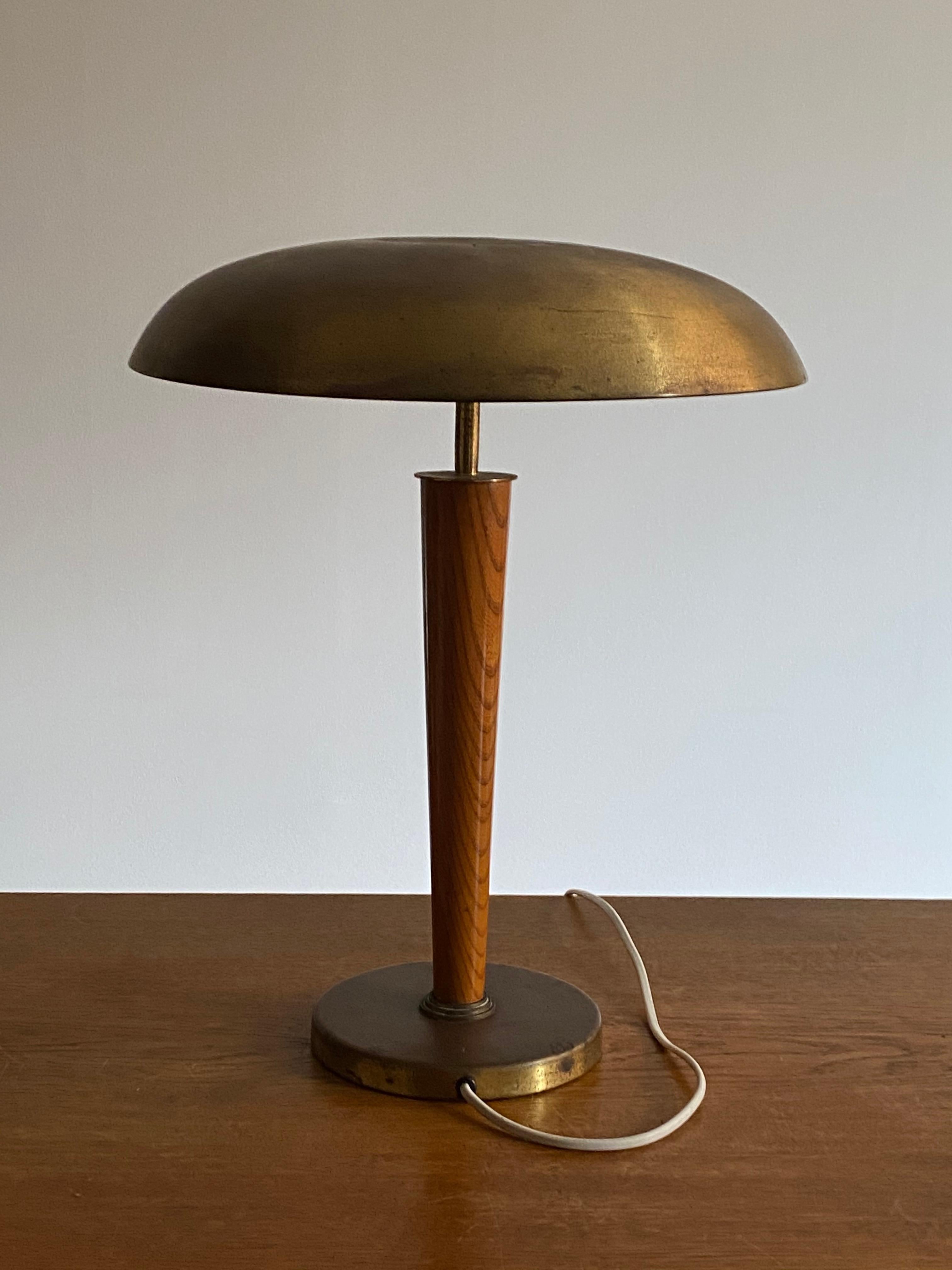 adjustable desk lamp