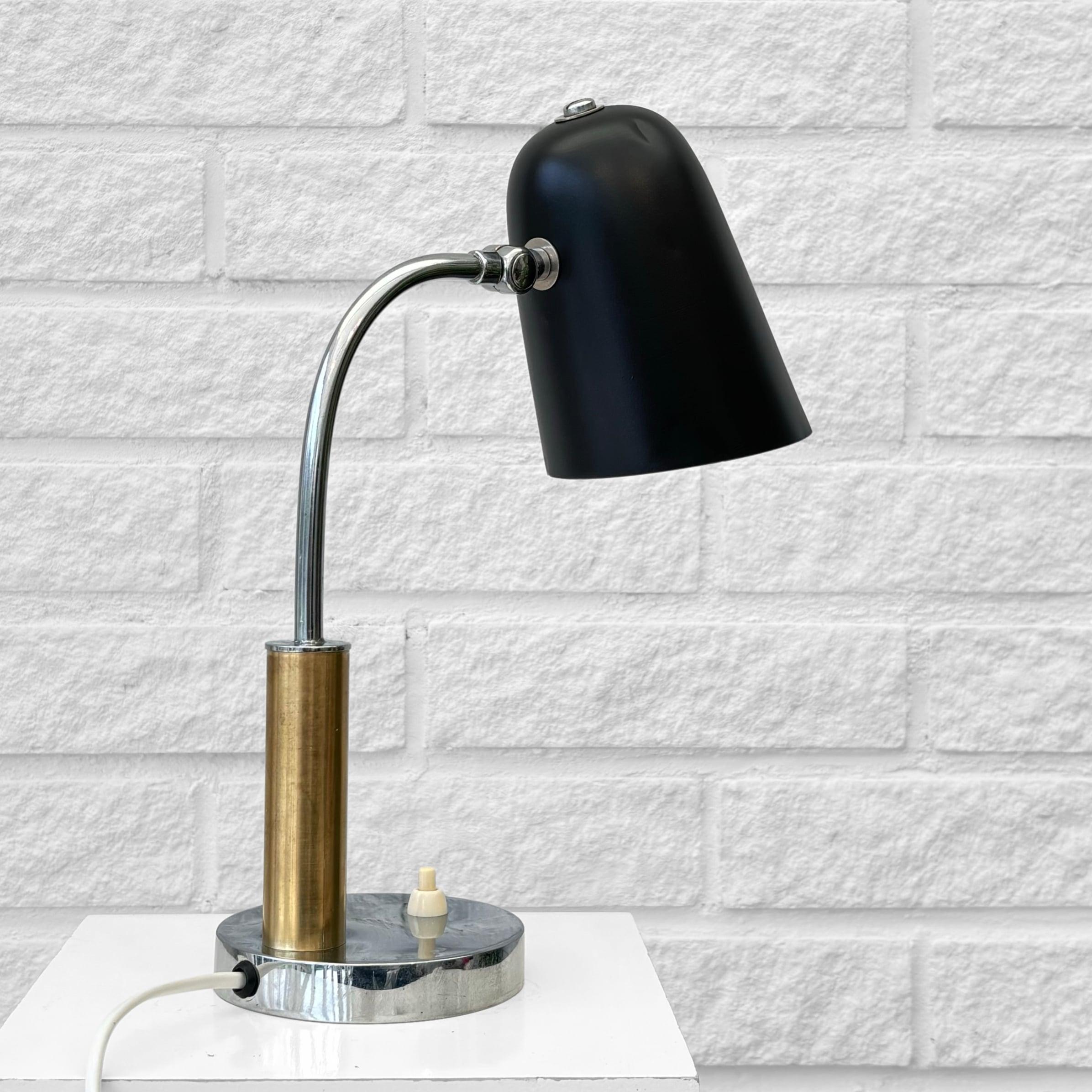 Boréns, lámpara de mesa moderna escandinava modelo 503, latón y acero, Suecia, años 40 mediados del siglo XX en venta
