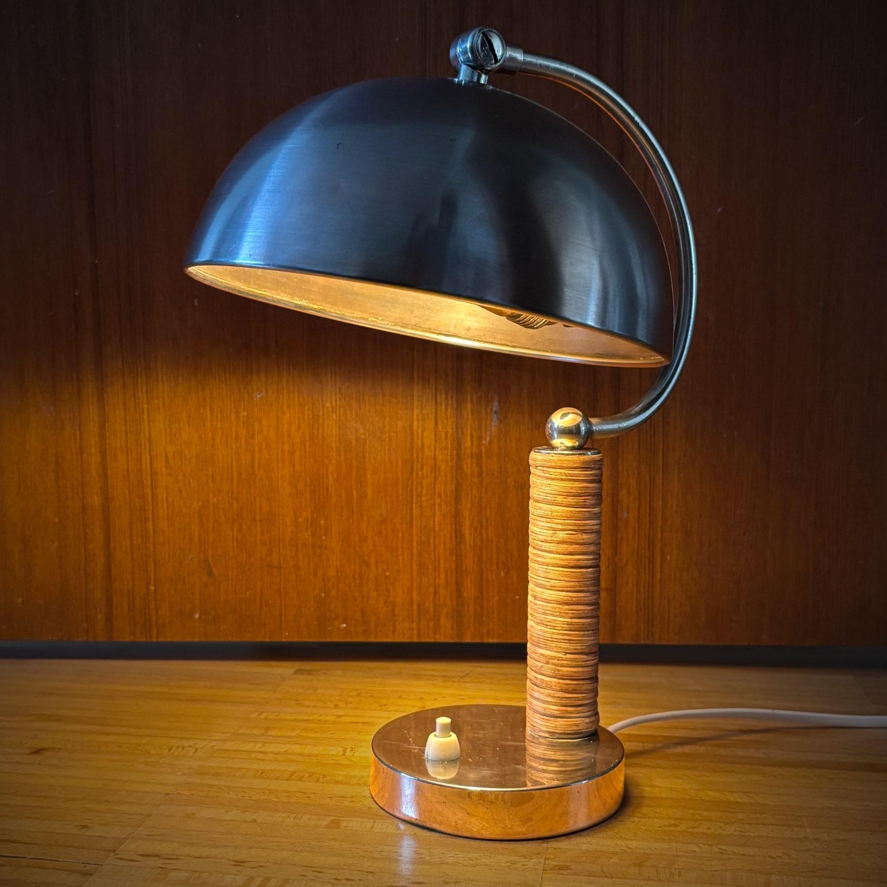 Scandinave moderne Boréns, lampe de table moderniste scandinave, acier et rotin, Suède, années 1930 en vente