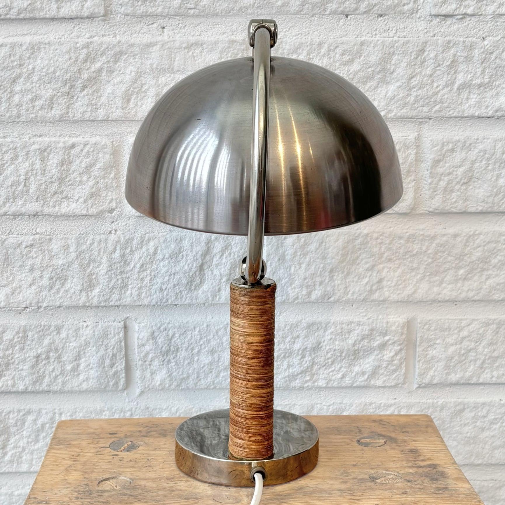 Boréns, lampe de table moderniste scandinave, acier et rotin, Suède, années 1930 en vente 1