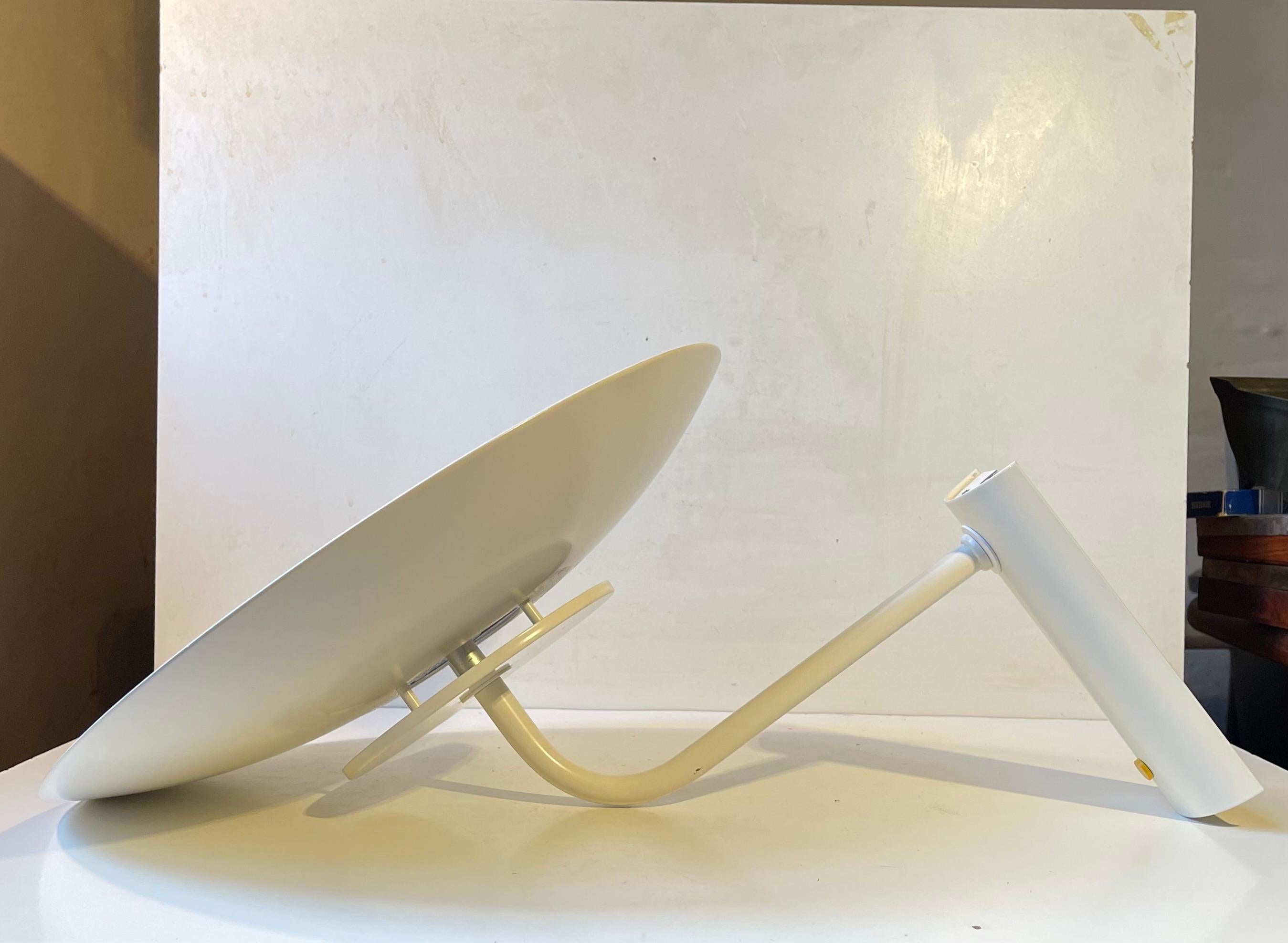 Boréns Suecia Lámpara de pared minimalista blanca, años 80 Minimalista en venta