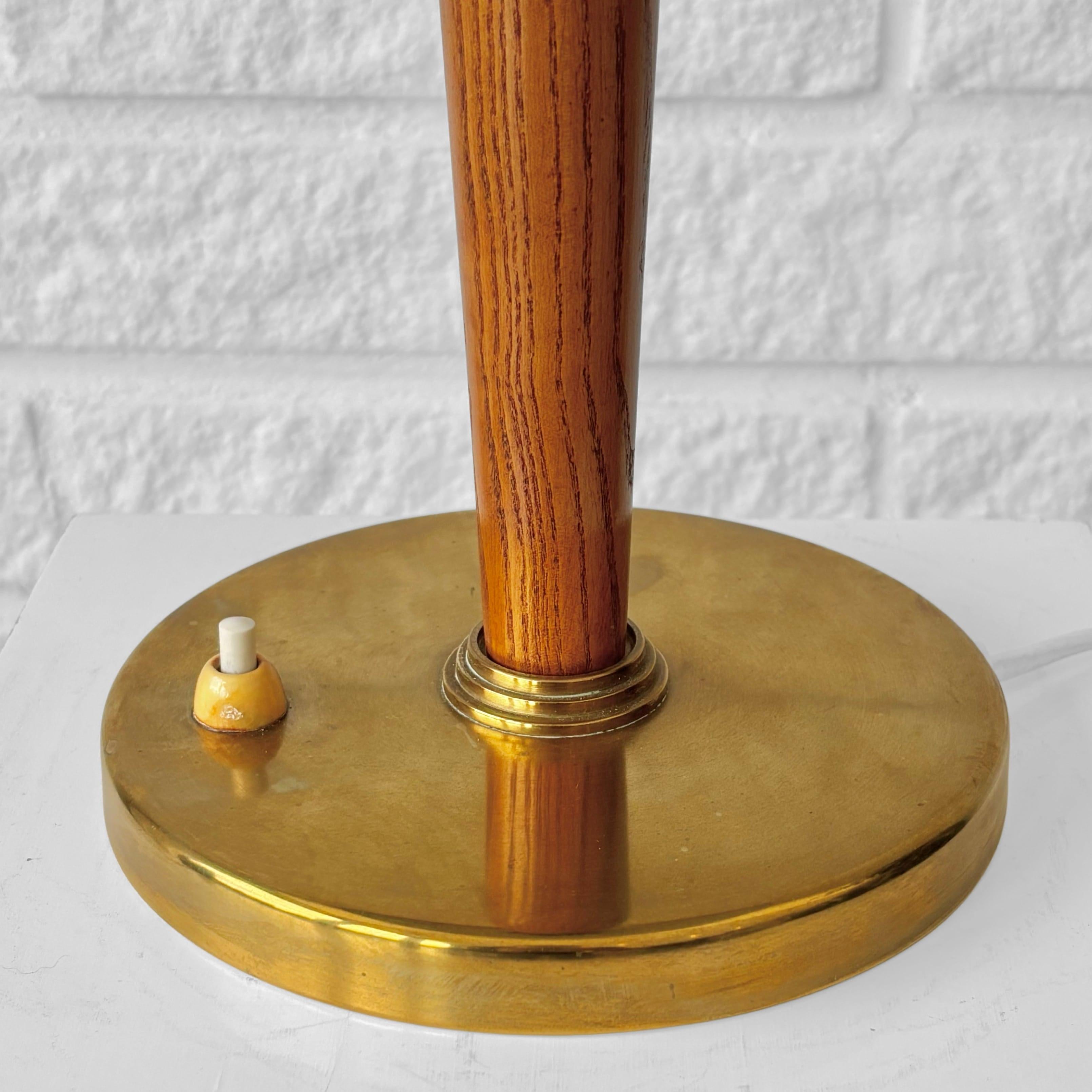 Boréns, table lamp 8406, elm & brand, Scandinavian modern, Sweden, 1940s Latón en venta