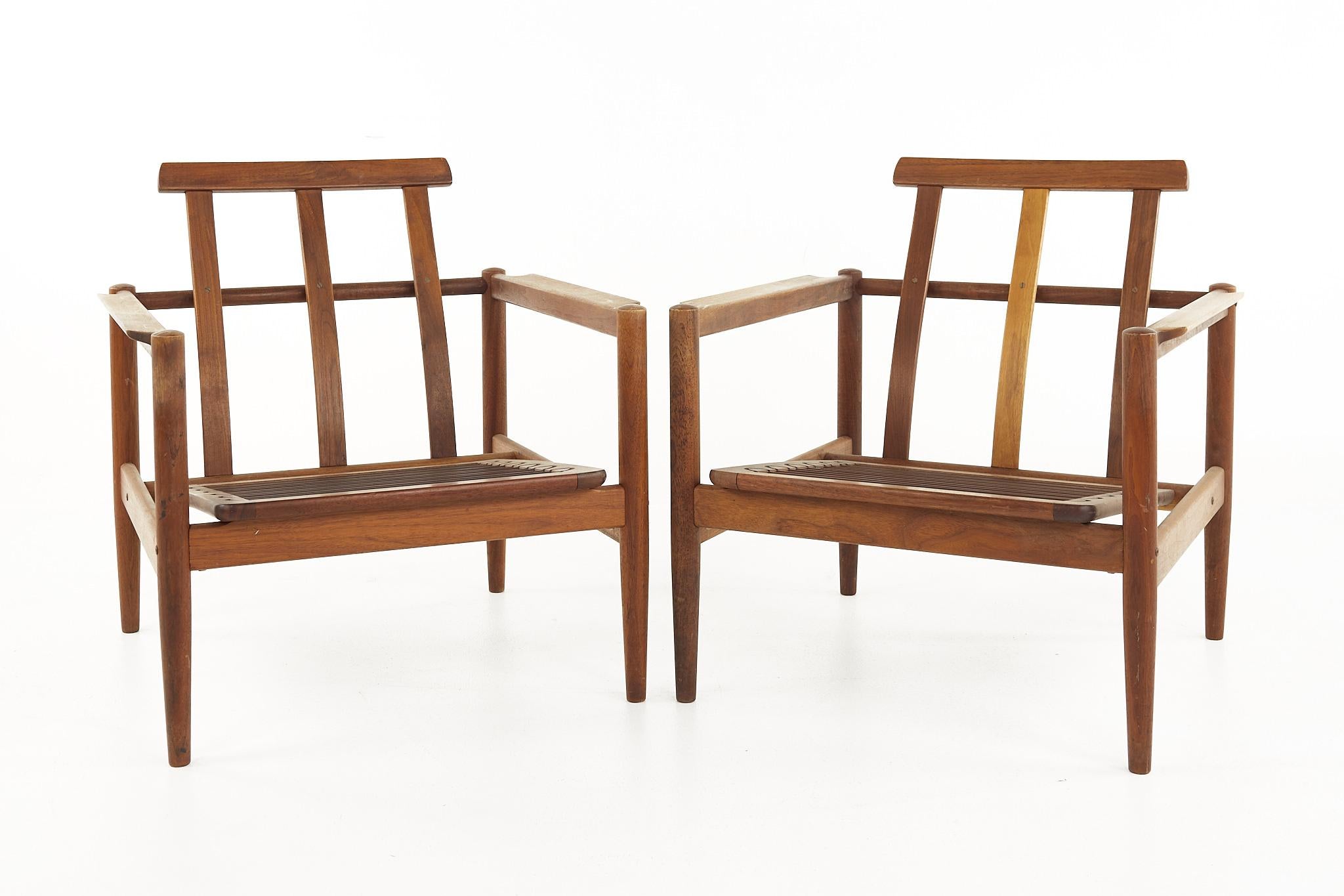 Borge Jensen and Sonner for Bernstorffsminde Mobelfabrik teak lounge chairs - a pair

Each chair measures: 26.25 wide x 21.25 deep x 27.75 high, with a seat height of 12.5 inches

All pieces of furniture can be had in what we call restored