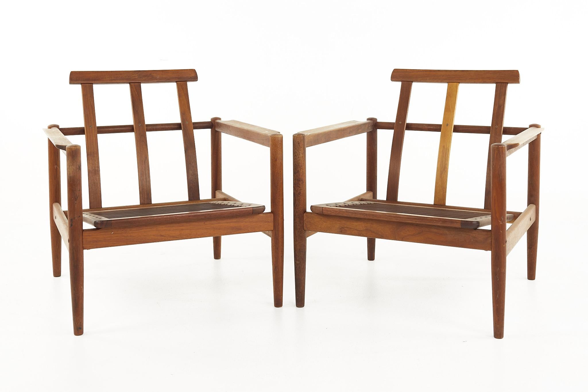 Chaises longues en teck Borge Jensen et Sonner pour Bernstorffsminde Mobelfabrik - une paire

Chaque chaise mesure : 26.25 de large x 21,25 de profond x 27,75 de haut, avec une hauteur d'assise de 12,5 pouces

Tous les meubles peuvent être