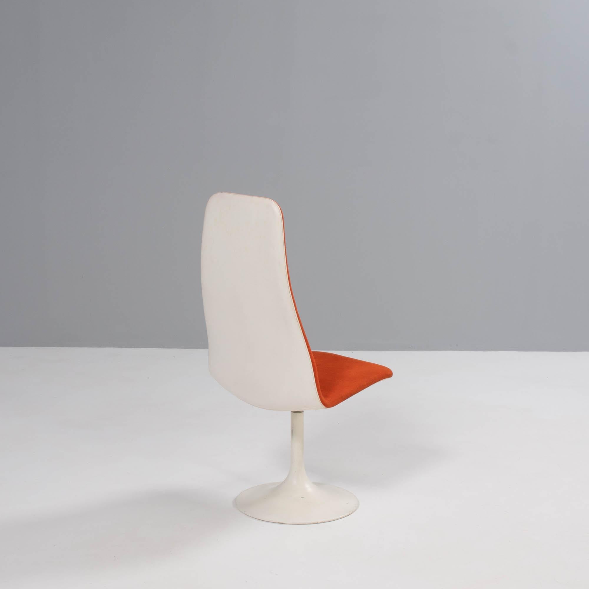 Borge Johanson White Dining Table and 5 Orange Viggen Dining Chairs, 1960s 3