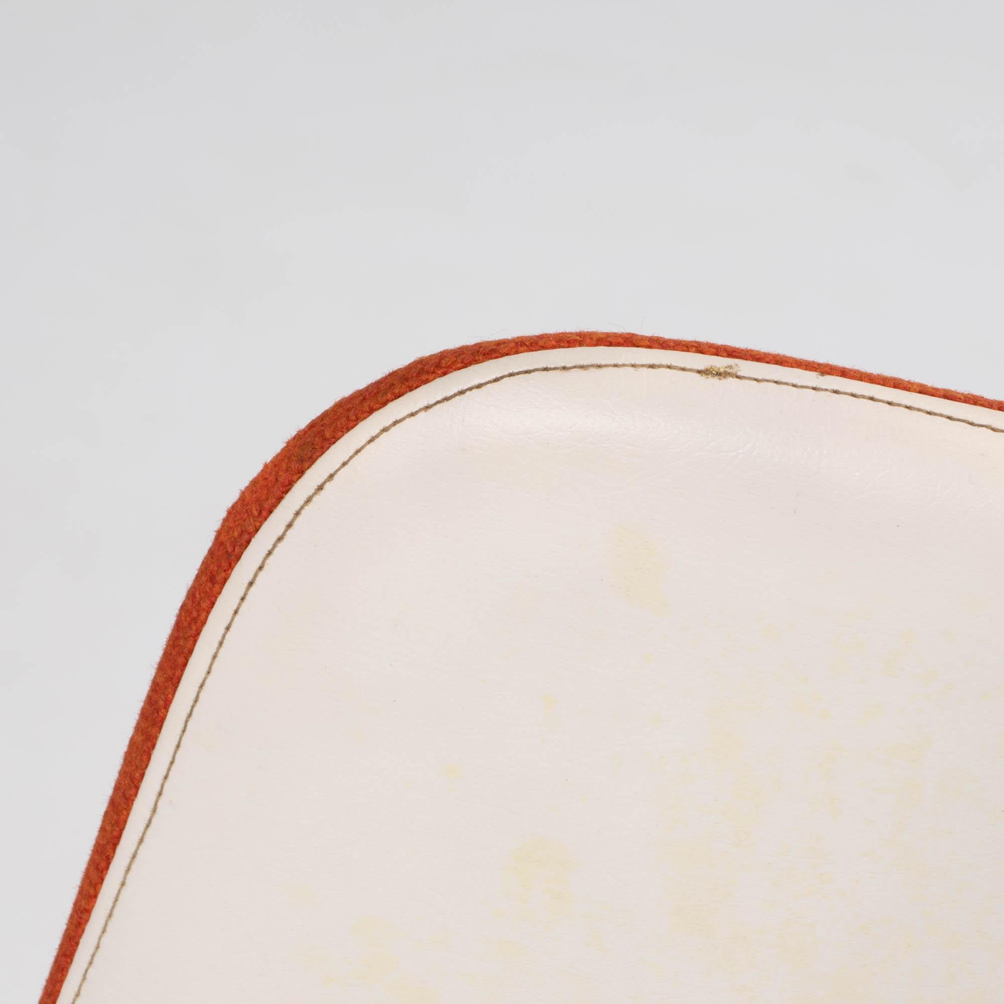 Borge Johanson White Dining Table and 5 Orange Viggen Dining Chairs, 1960s 7