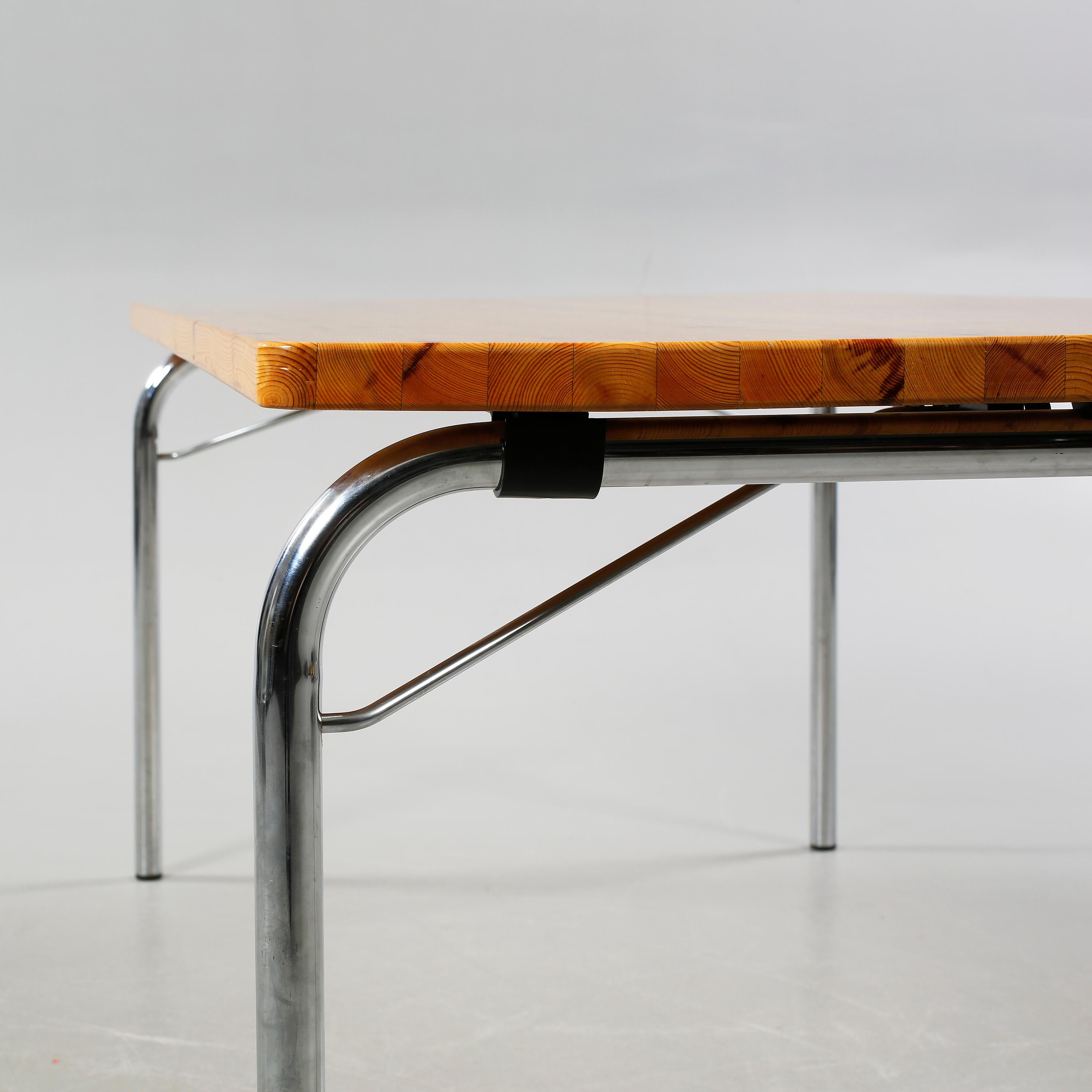 Swedish Borge Lindau & Bo Lindekrantz Leather Folding Chairs and Folding Table, Set of 5 For Sale
