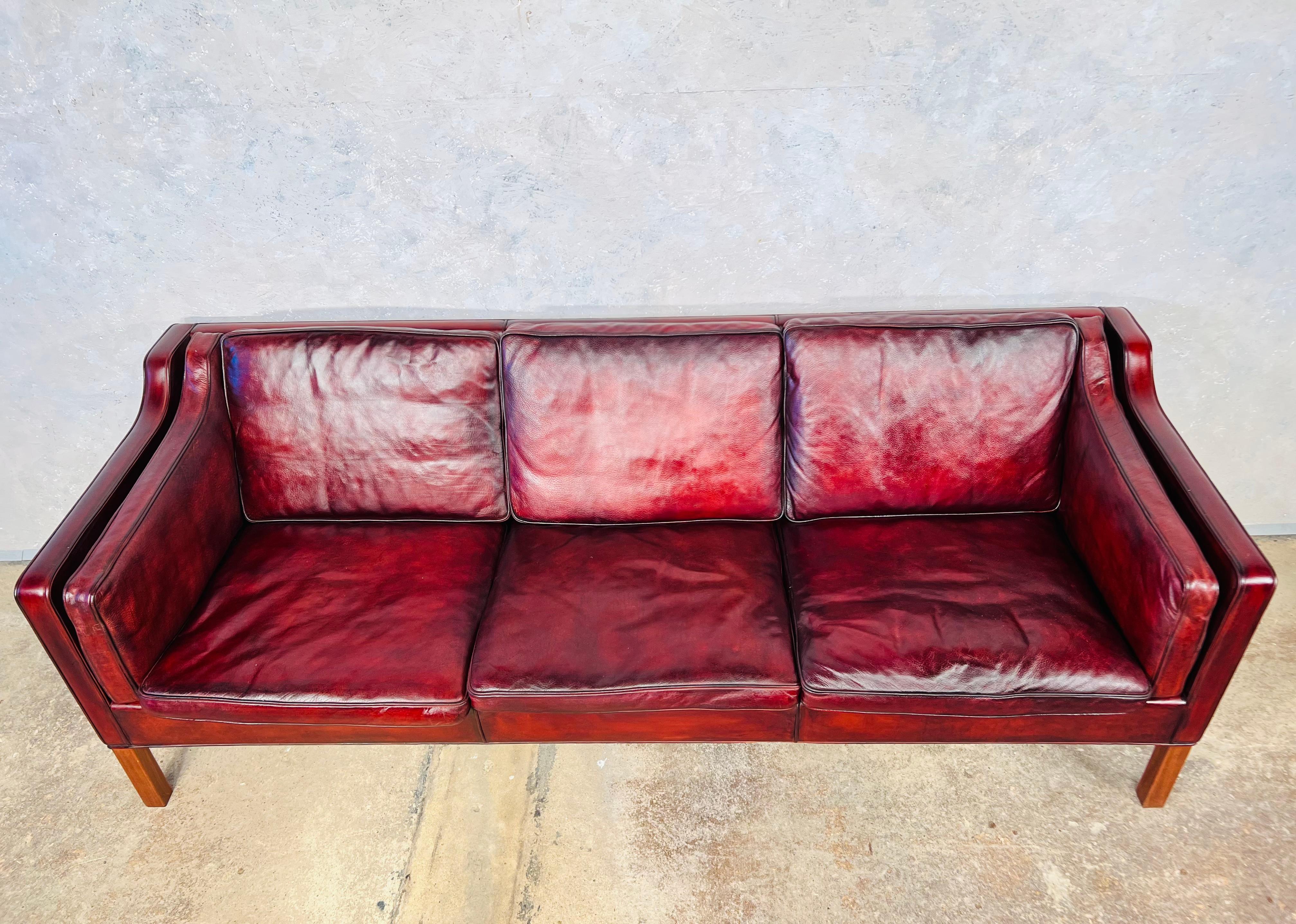 Borge Møgensen Model 2213 For Fredericia Danish Leather 3 Seater Deep Red #506 For Sale 1