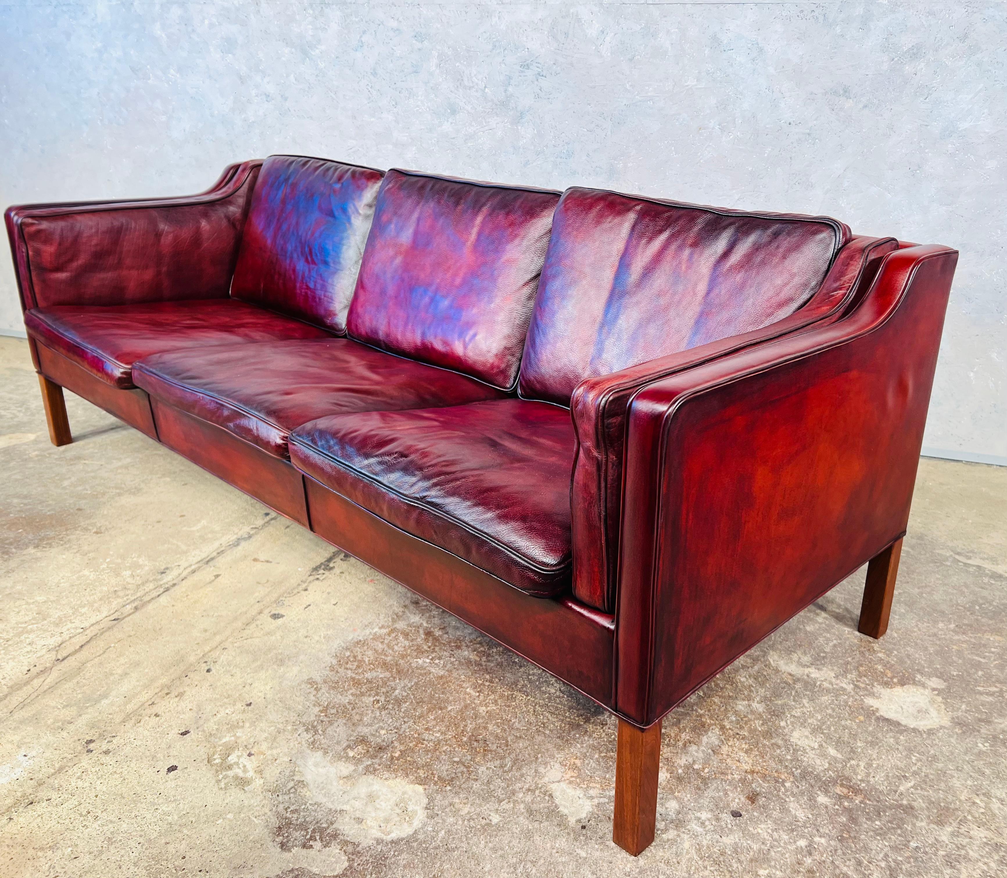 Borge Møgensen Model 2213 For Fredericia Danish Leather 3 Seater Deep Red #506 For Sale 3