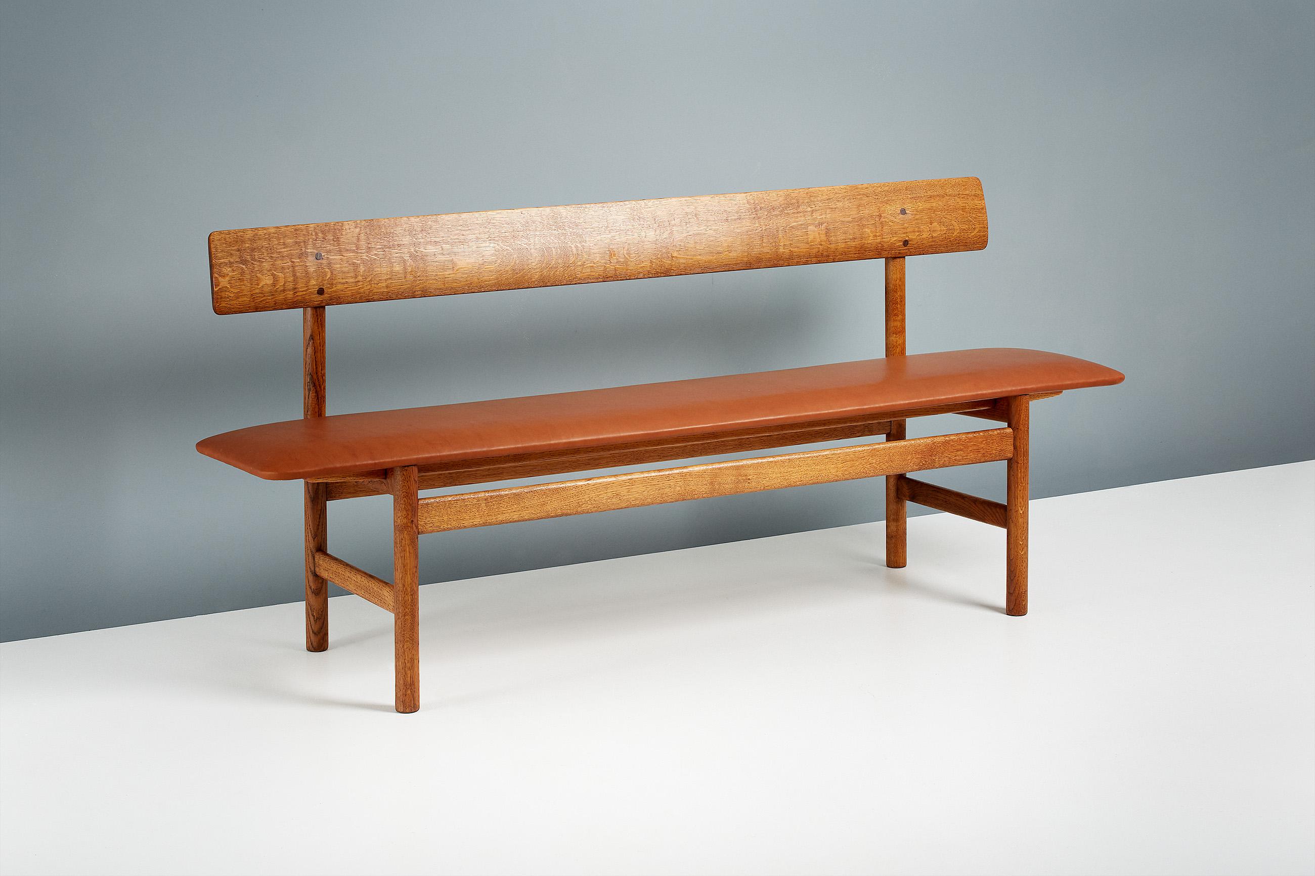 Model 3171 bench designed by master-designer Borge Mogensen with frame made from solid oak. The seat has been reupholstered with nw cognac brown aniline leather. Designed 1956 the Model 3171 was produced by Fredericia Furniture. 

Measures: Height