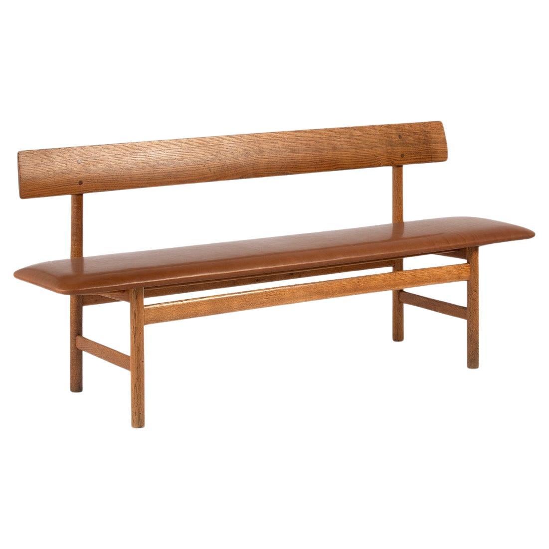 Borge Mogensen 1950s Oak and Leather Bench in vendita