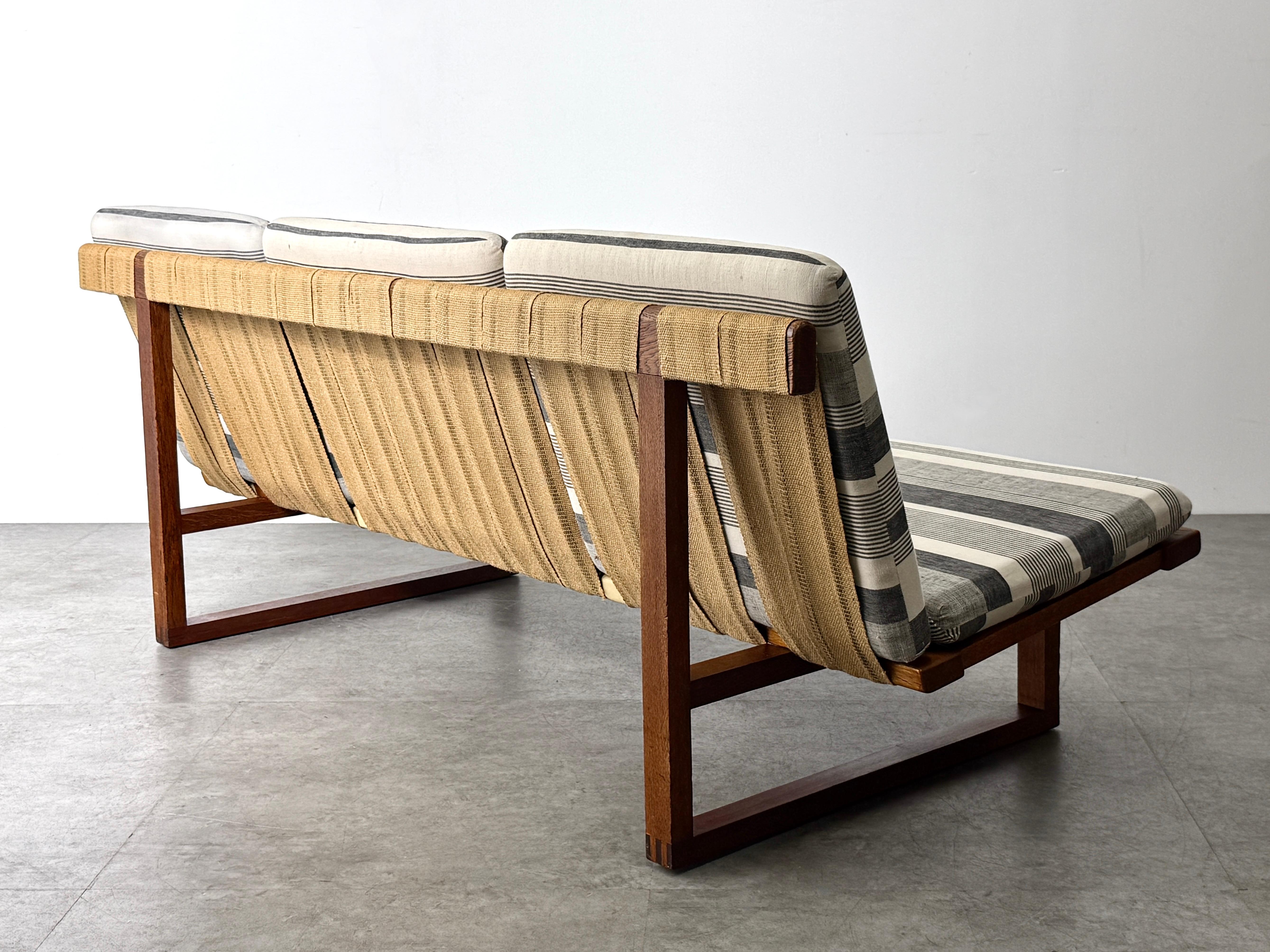 Borge Mogensen 211 Sofa in Oak and Teak by Fredericia Stolefabrik Denmark 1950s For Sale 4