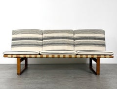 Canapé Borg 211 en Oak et Teck par Fredericia Stolefabrik Danemark années 1950