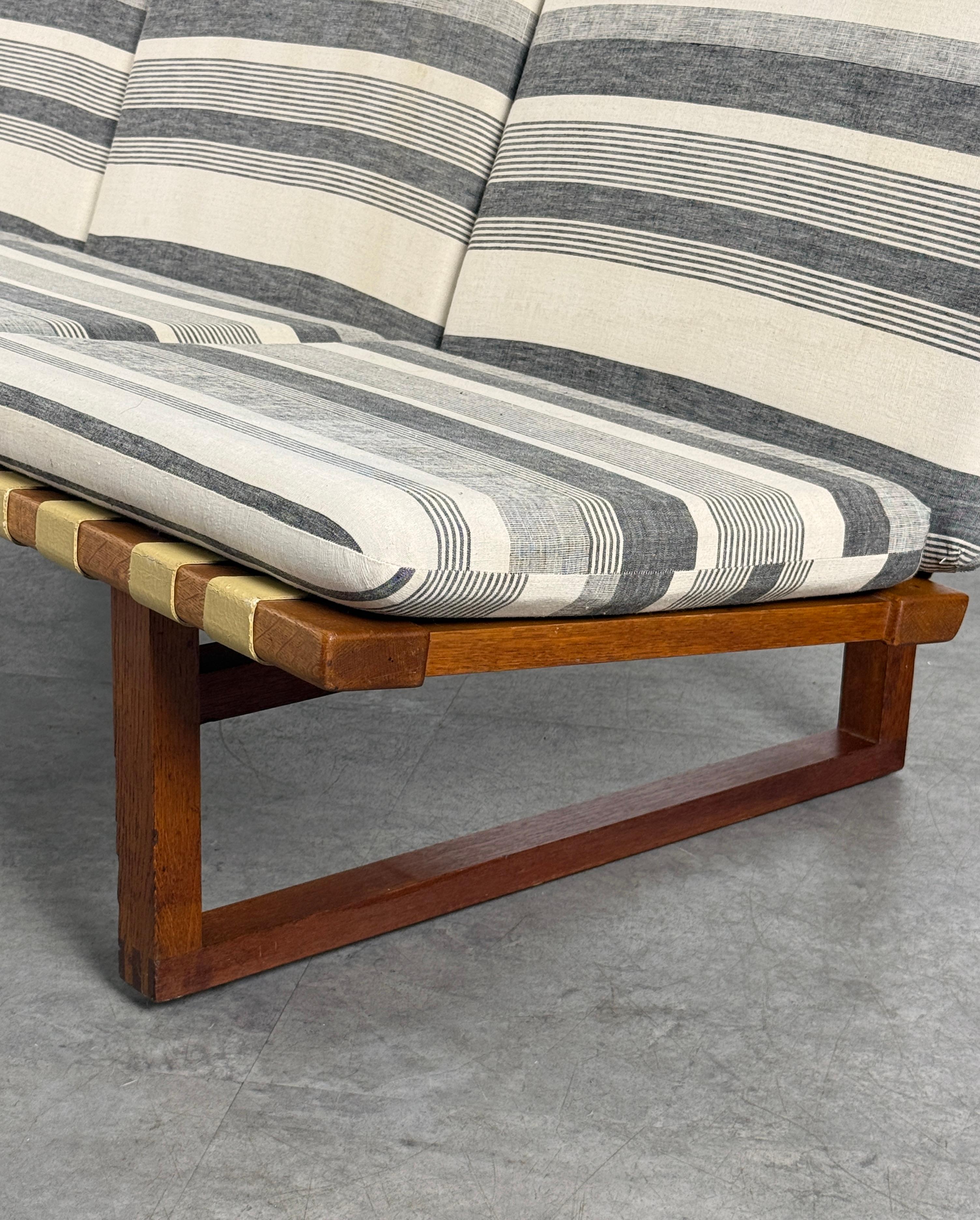 Borge Mogensen 211 Sofa in Oak and Teak by Fredericia Stolefabrik Denmark 1950s For Sale 1