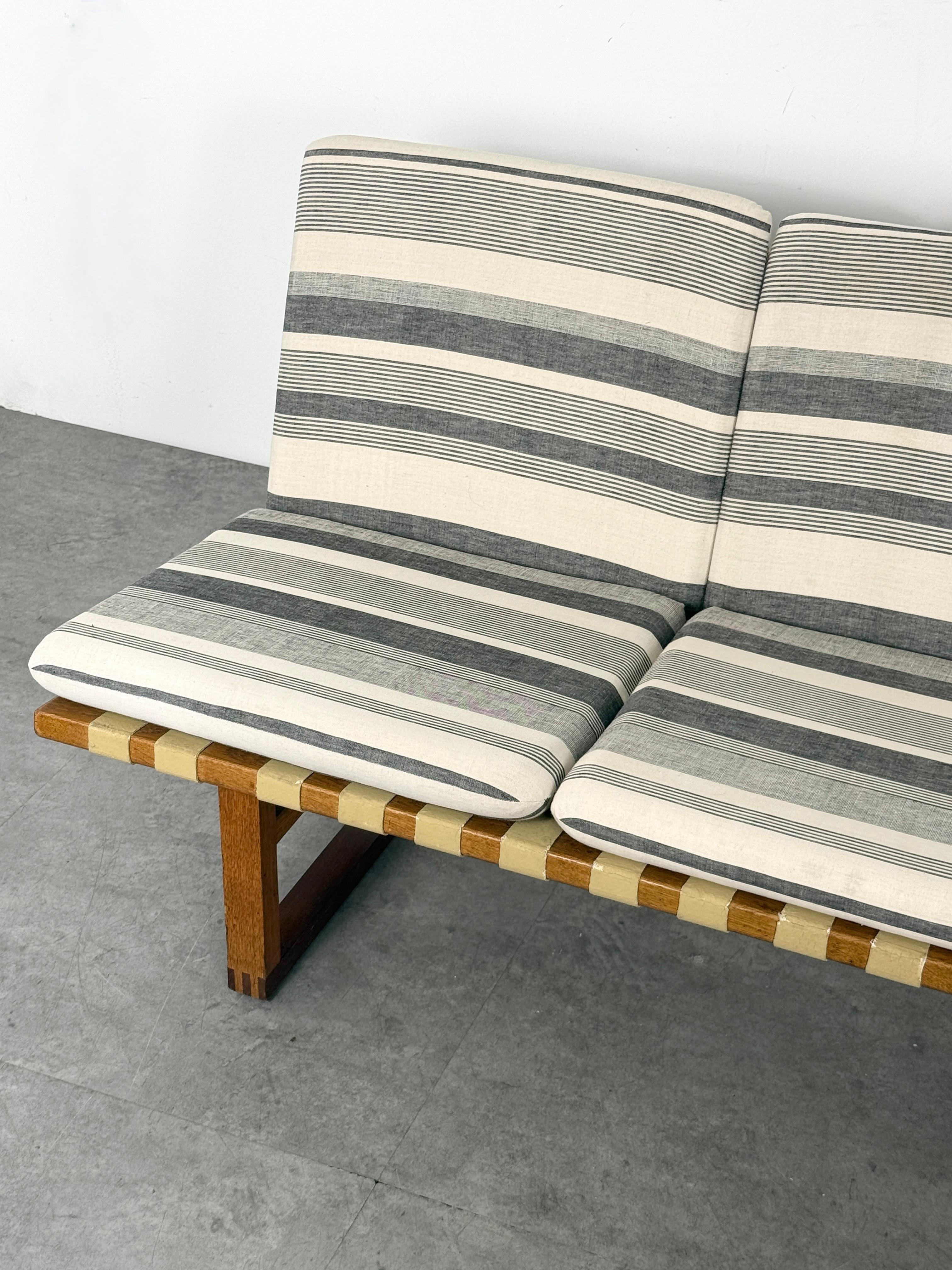Borge Mogensen 211 Sofa in Oak and Teak by Fredericia Stolefabrik Denmark 1950s For Sale 3