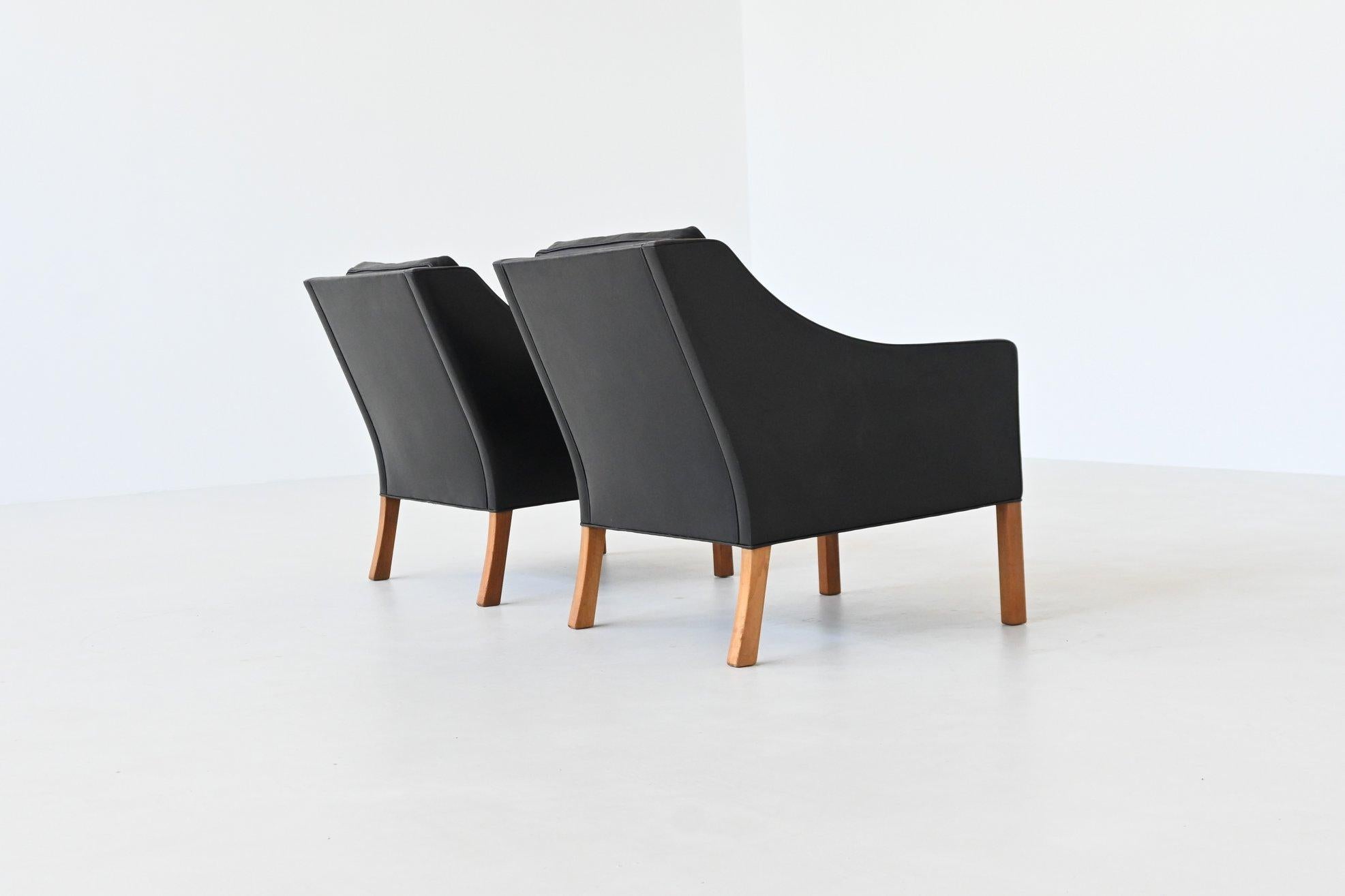 Borge Mogensen 2207 lounge chairs black leather Fredericia Denmark 1960 (Mitte des 20. Jahrhunderts) im Angebot