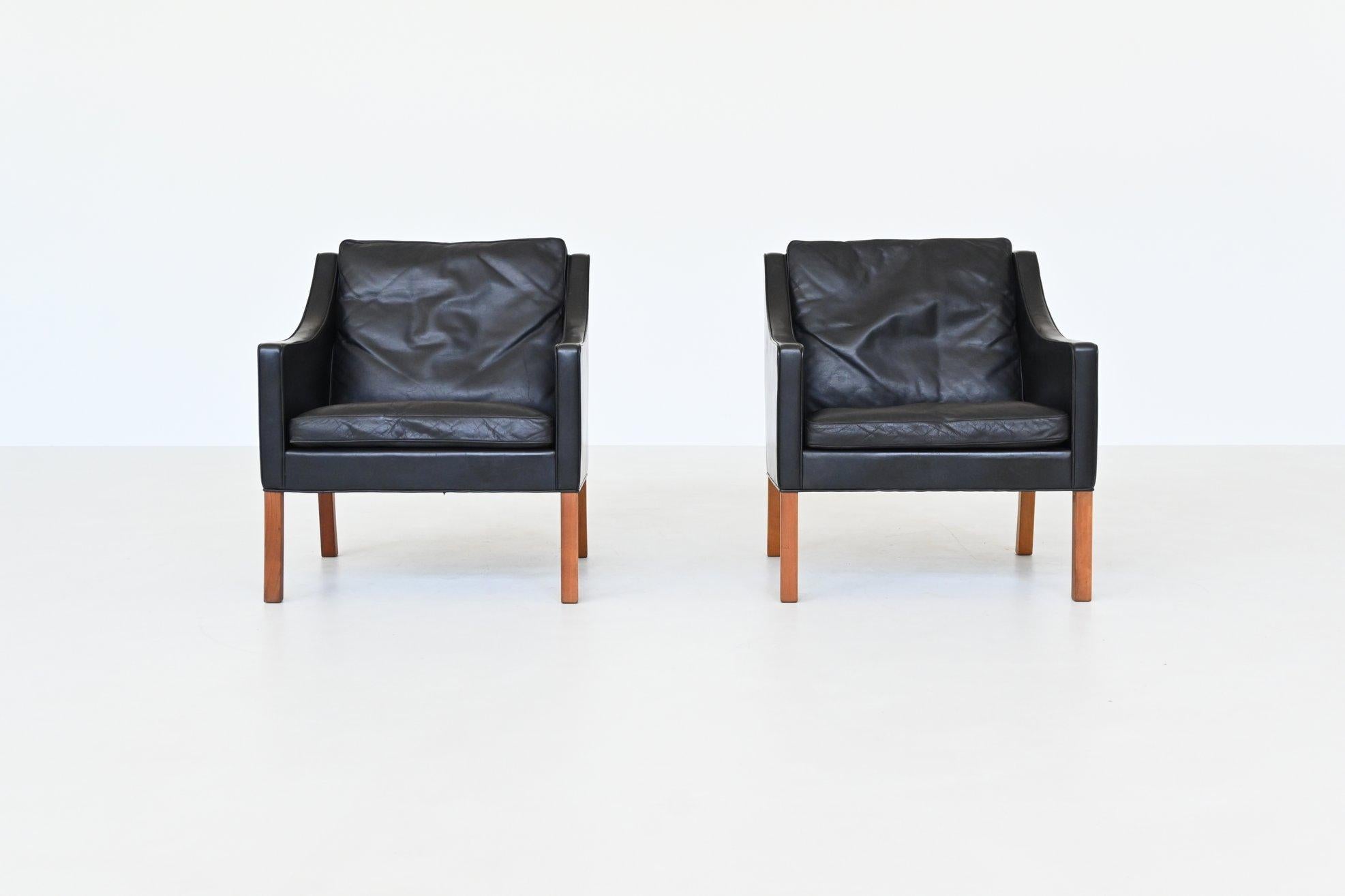 Borge Mogensen 2207 lounge chairs black leather Fredericia Denmark 1960 (Leder) im Angebot