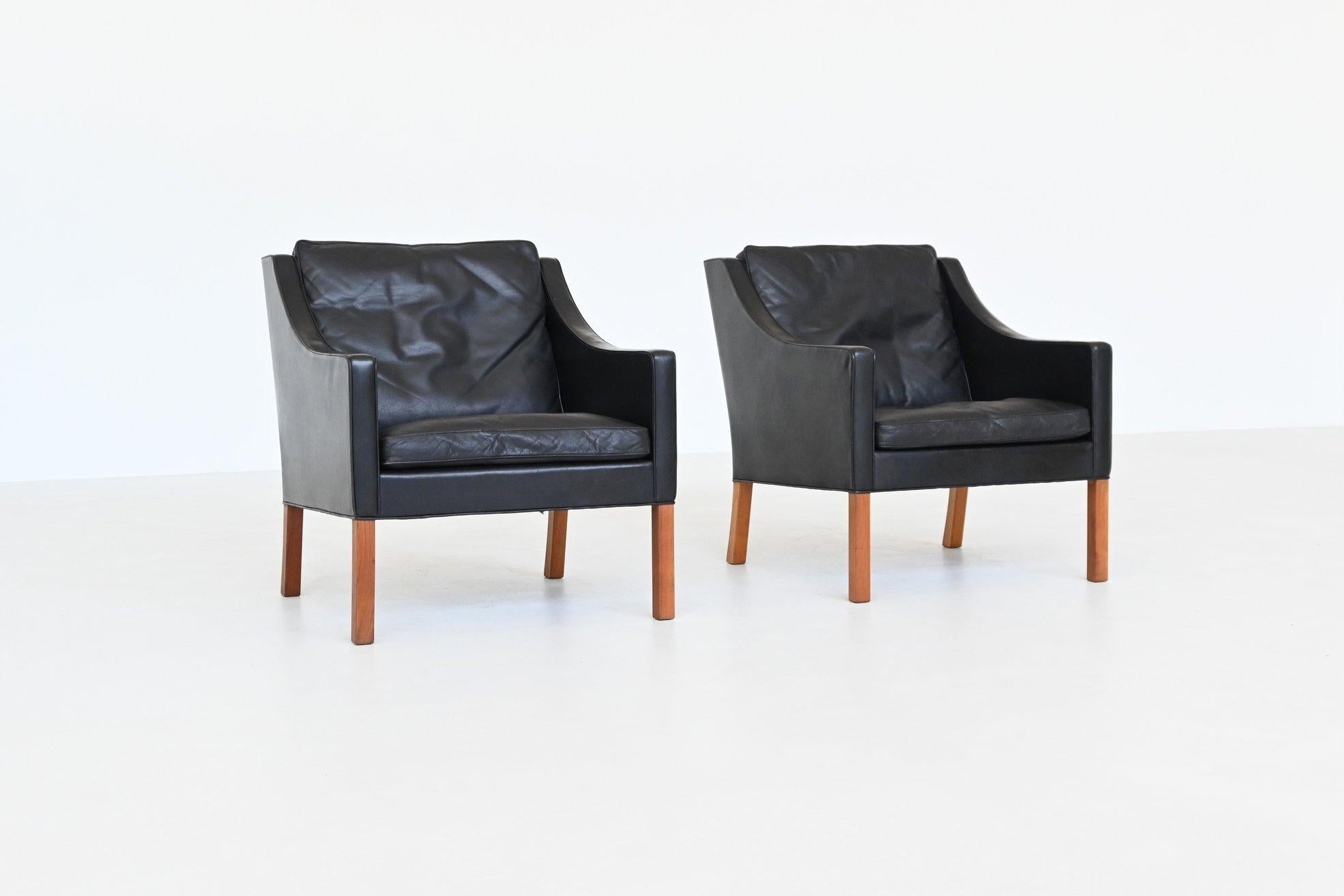 Borge Mogensen 2207 lounge chairs black leather Fredericia Denmark 1960 im Angebot 1