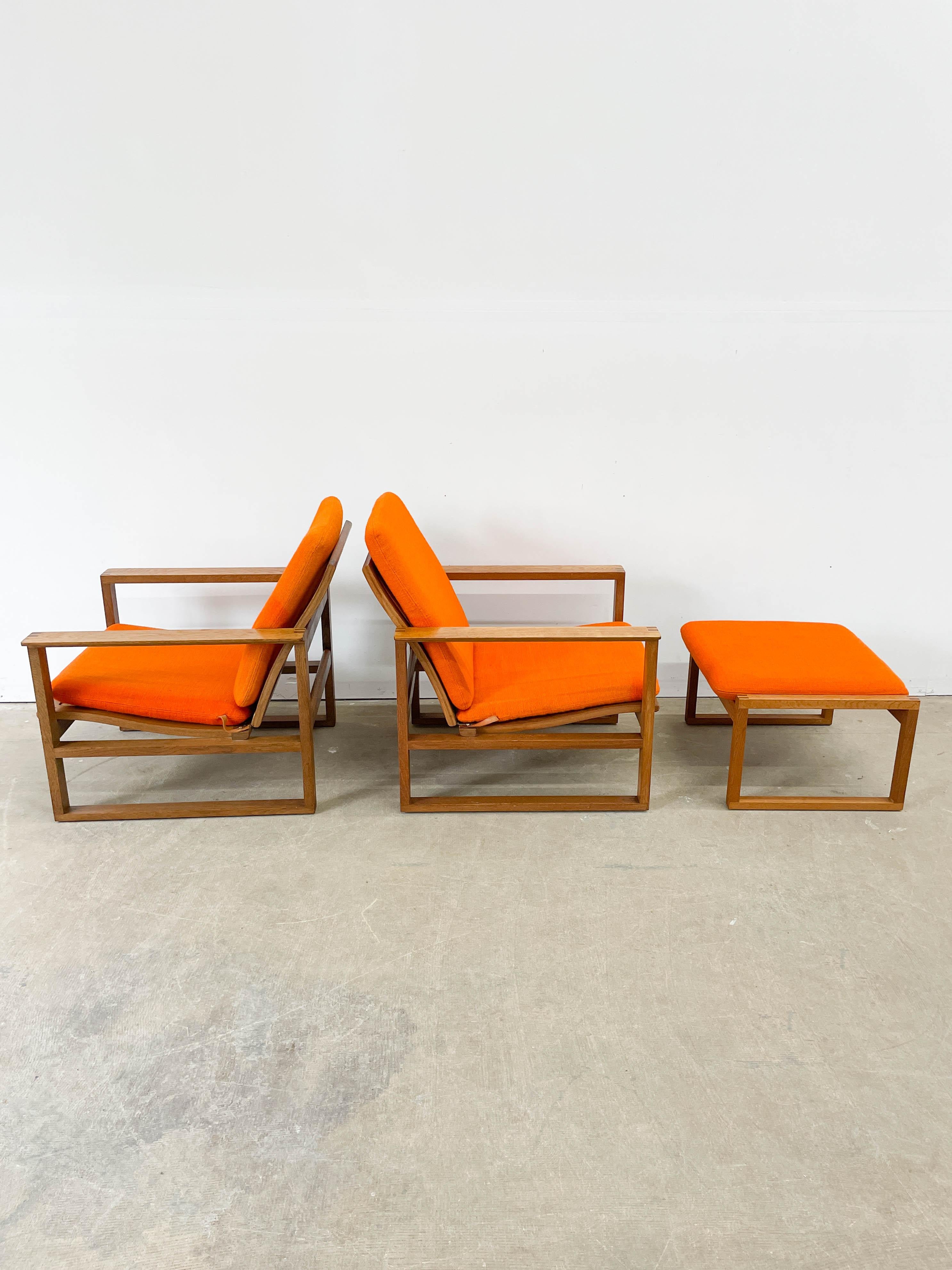 Borge Mogensen 2256 chairs and ottoman 1