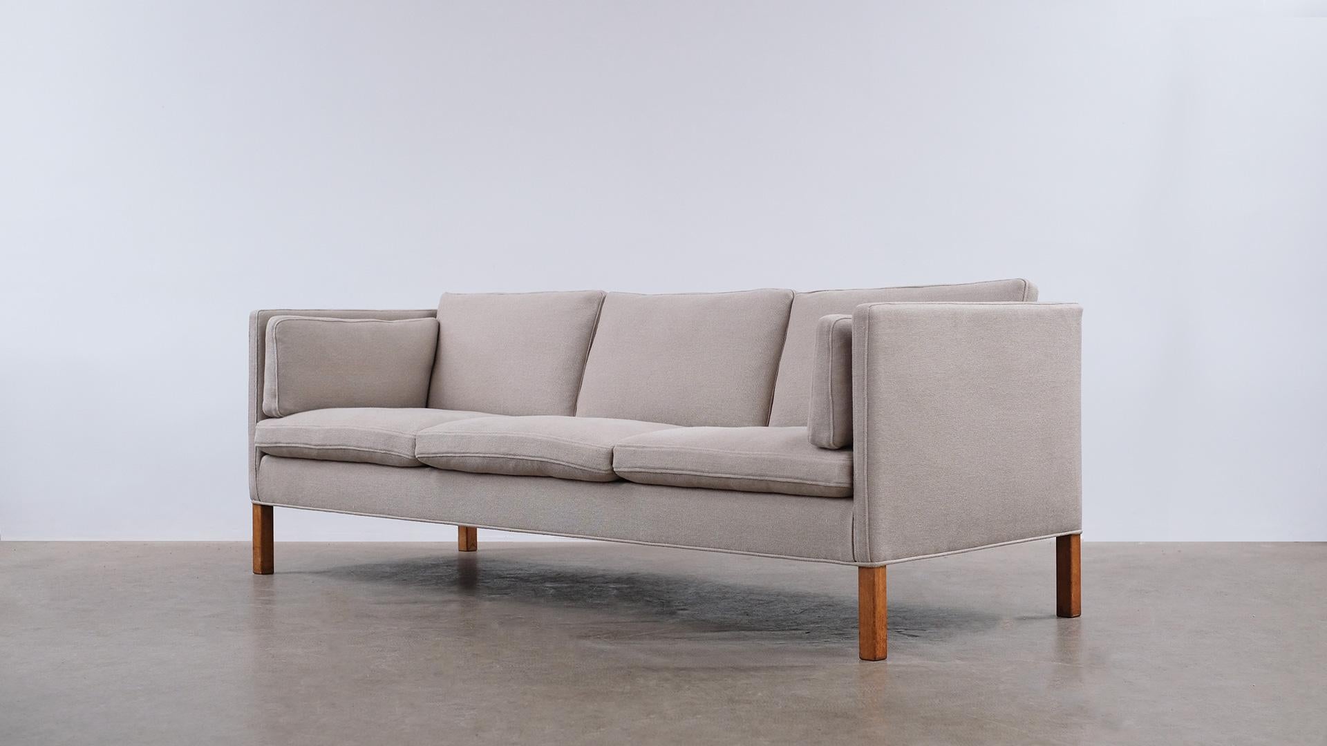 Scandinavian Modern Børge Mogensen 2443 Sofa