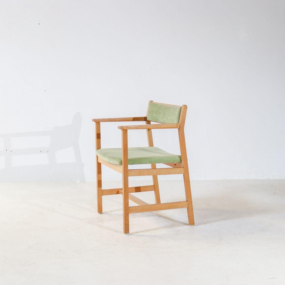 A set of 4 1970s chairs by Borge Mogensen for Fredericia Denmark. Model 3242. Upholstered in (subtle velvet) green and beautifully finished. The frame is made of solid oak. The set is in very good vintage condition. Set price.