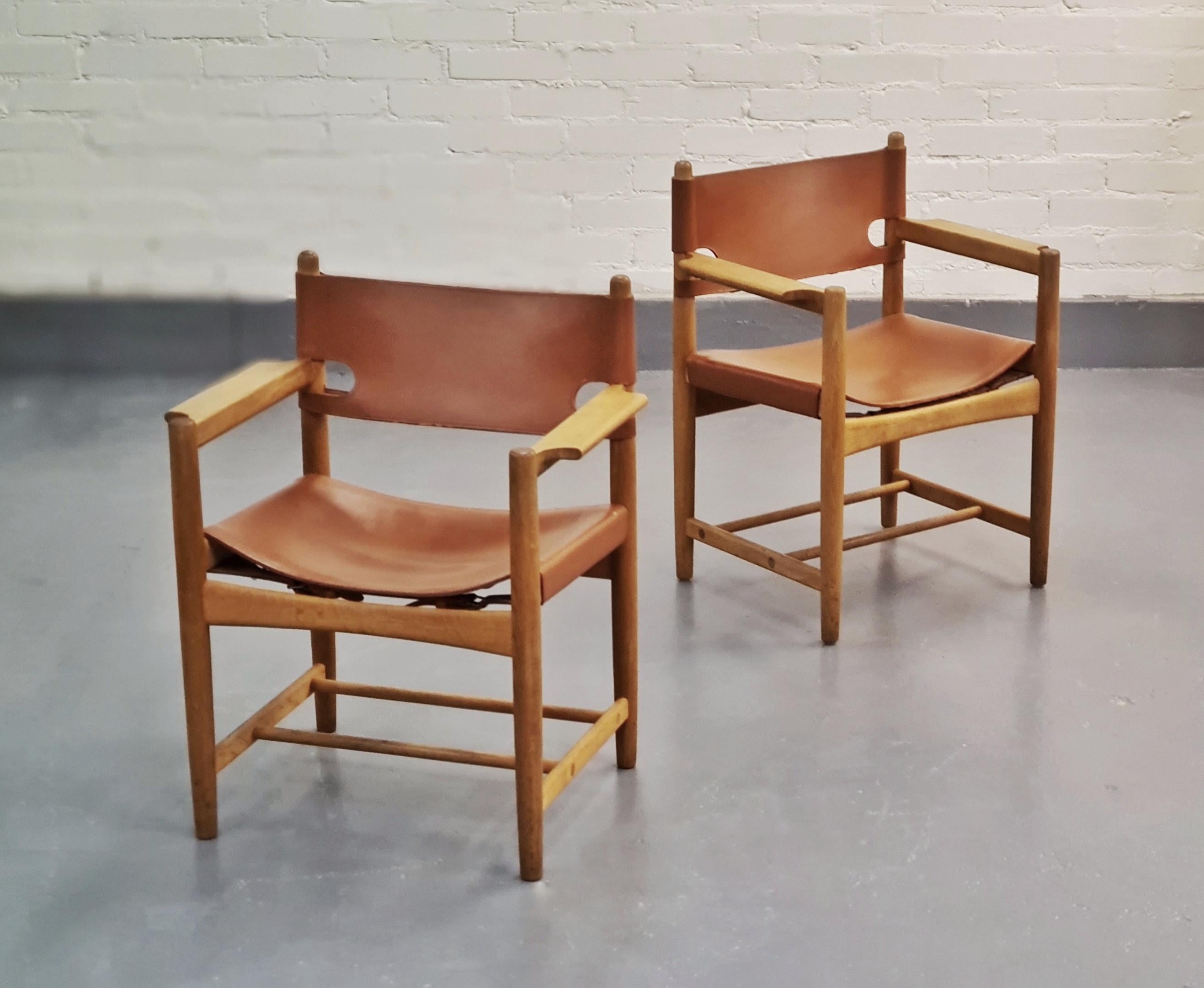 Borge Mogensen began his career as a cabinetmaker, then studied furniture design at the school of Arts and Crafts in Copenhagen until 1938, under the direction of Kaare Klint, where he later became assistant between 1938 and 1941. Mogesen`s works