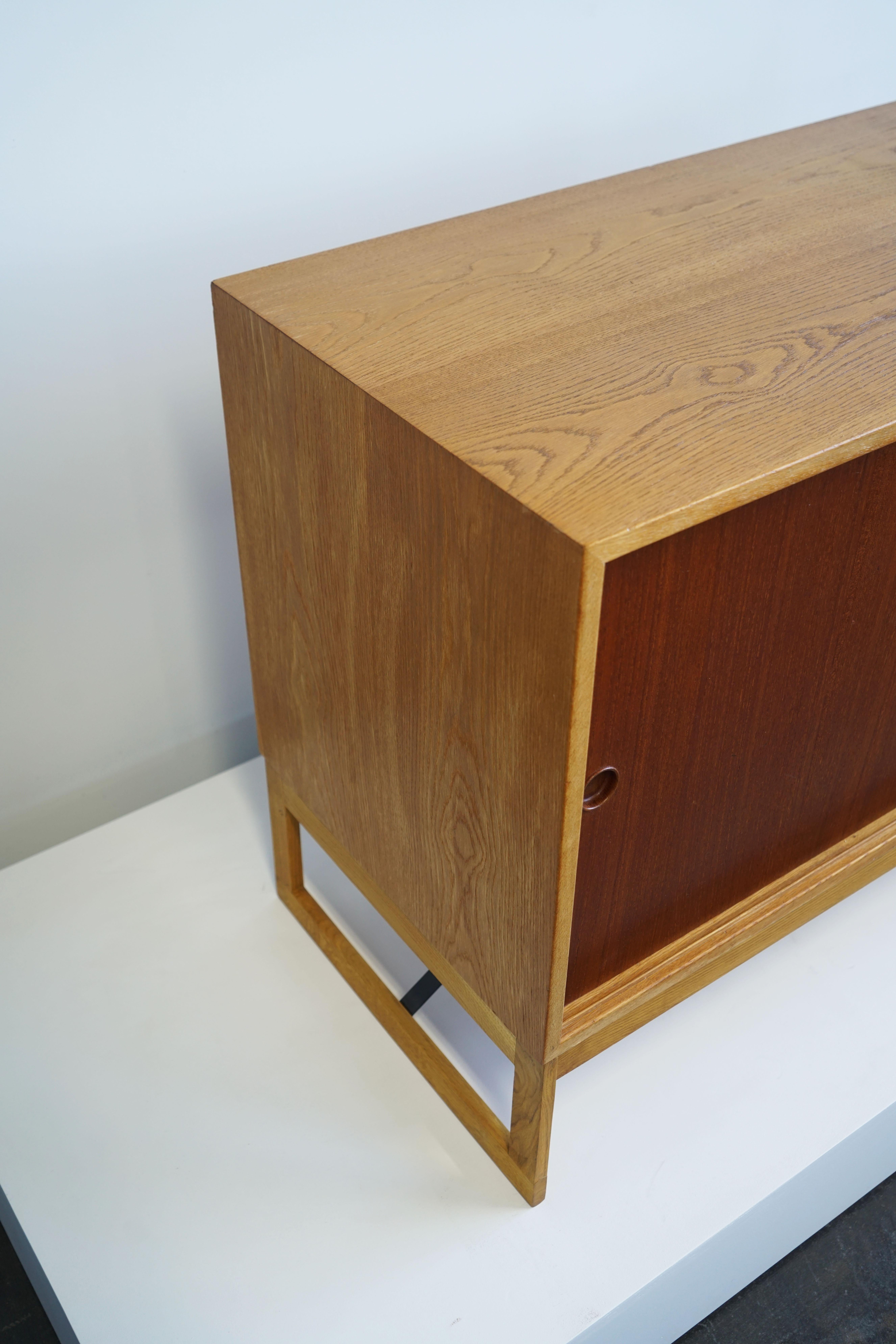 Borge Mogensen Cabinet Credenza with Sliding Doors Scandinavian Modern Oak Teak For Sale 2
