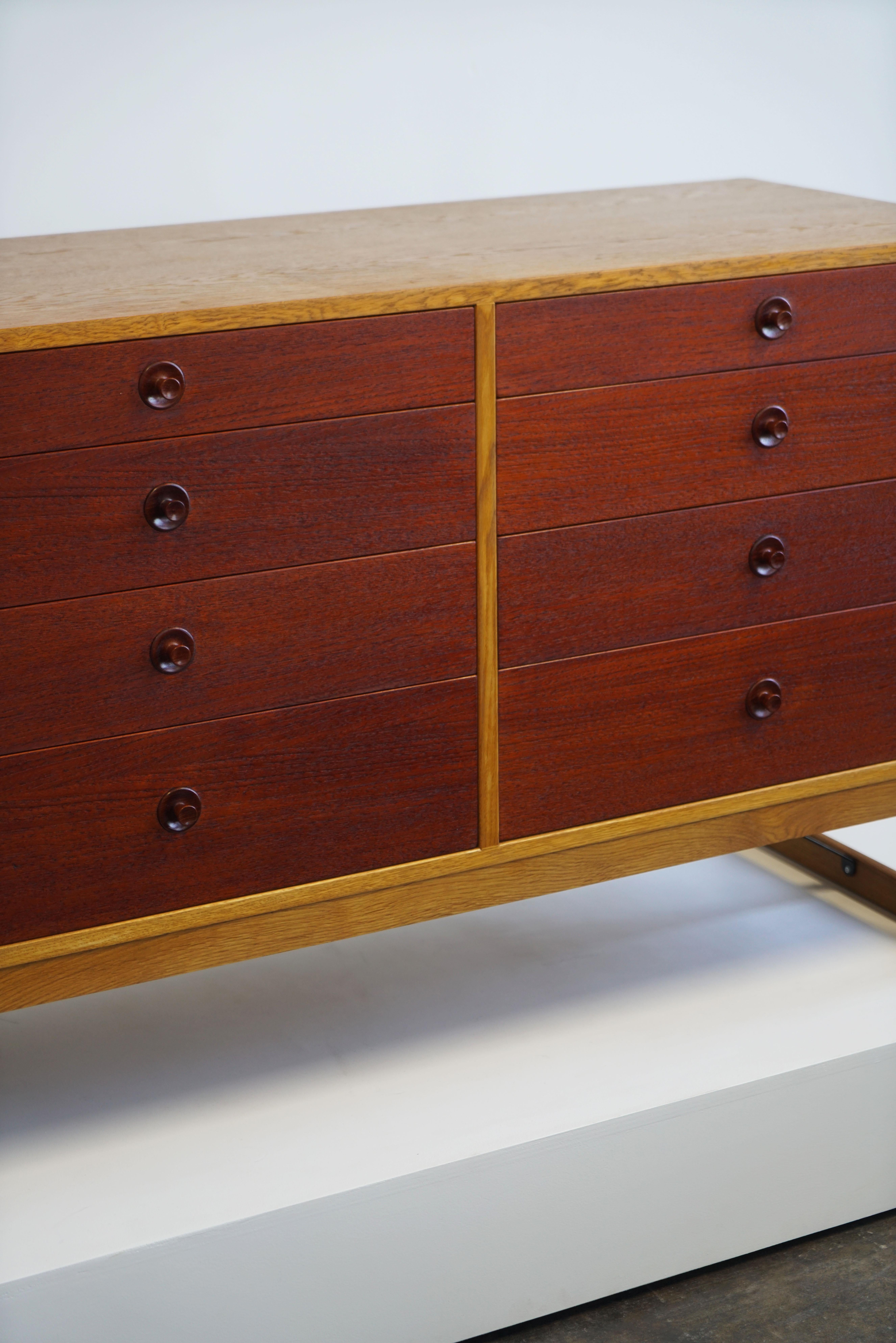 Borge Mogensen Cabinet Dresser with Eight Drawers Scandinavian Modern Oak Teak In Good Condition In Chicago, IL