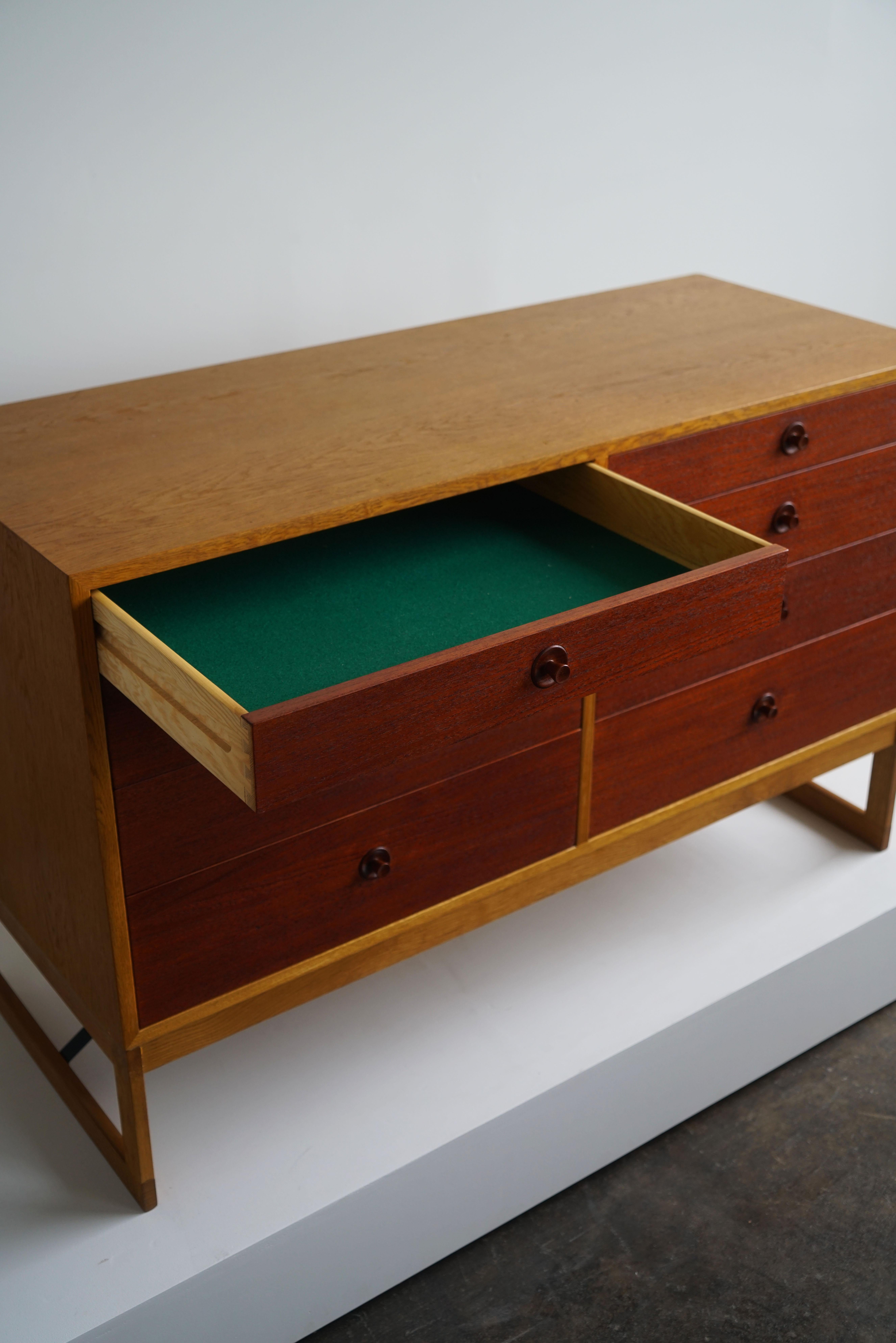 Mid-20th Century Borge Mogensen Cabinet Dresser with Eight Drawers Scandinavian Modern Oak Teak