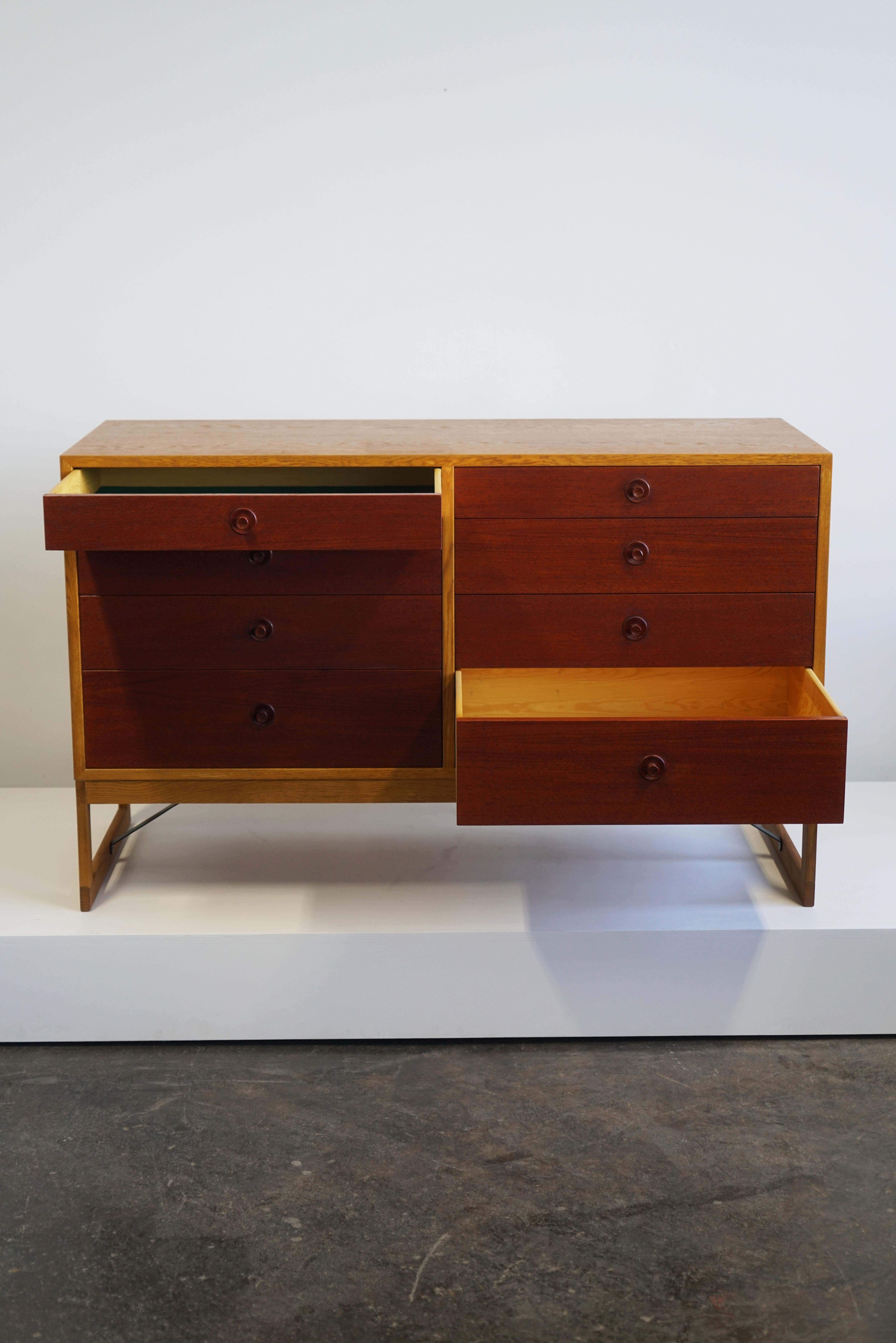 Borge Mogensen Cabinet Dresser with Eight Drawers Scandinavian Modern Oak Teak 2