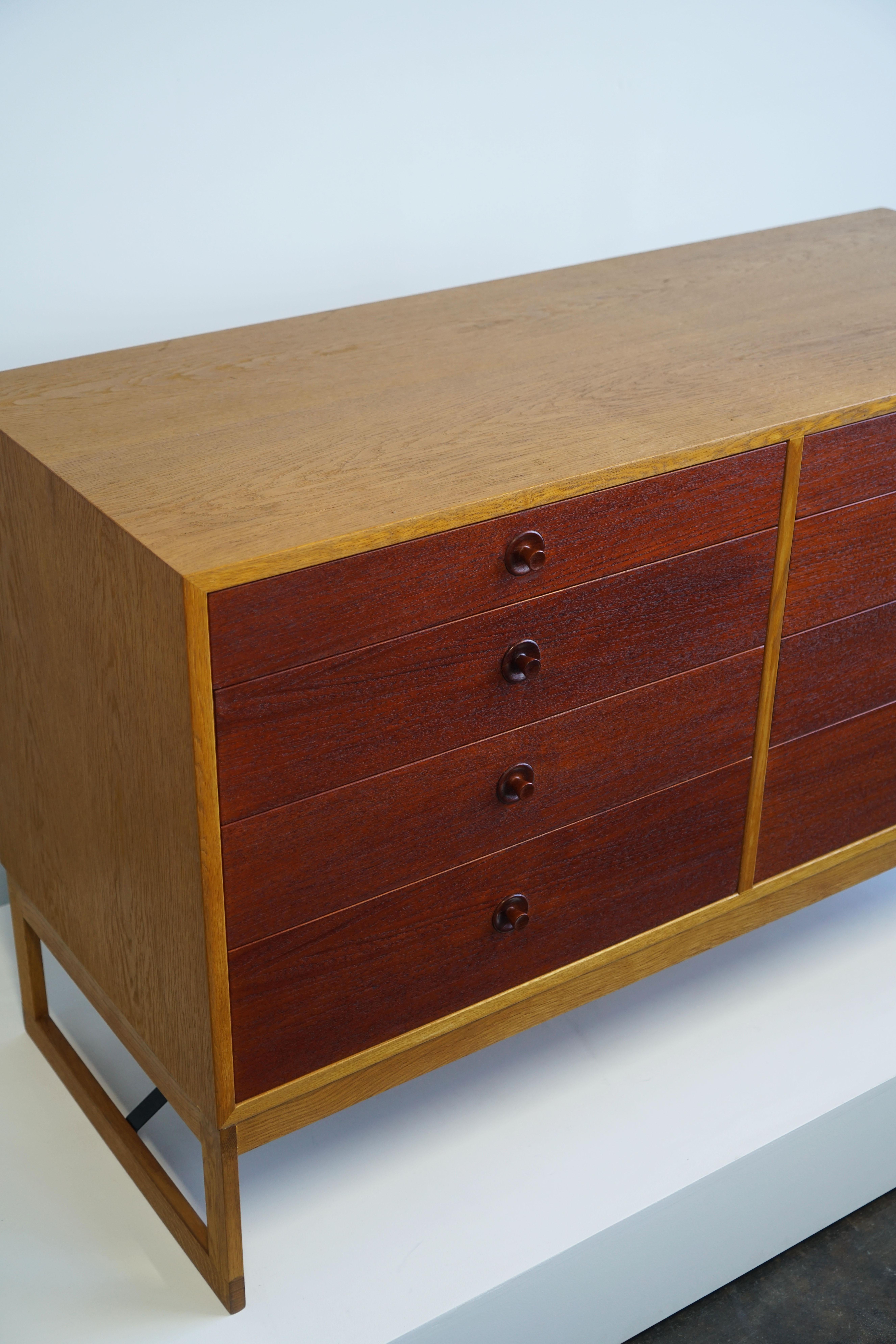 Borge Mogensen Cabinet Dresser with Eight Drawers Scandinavian Modern Oak Teak 3