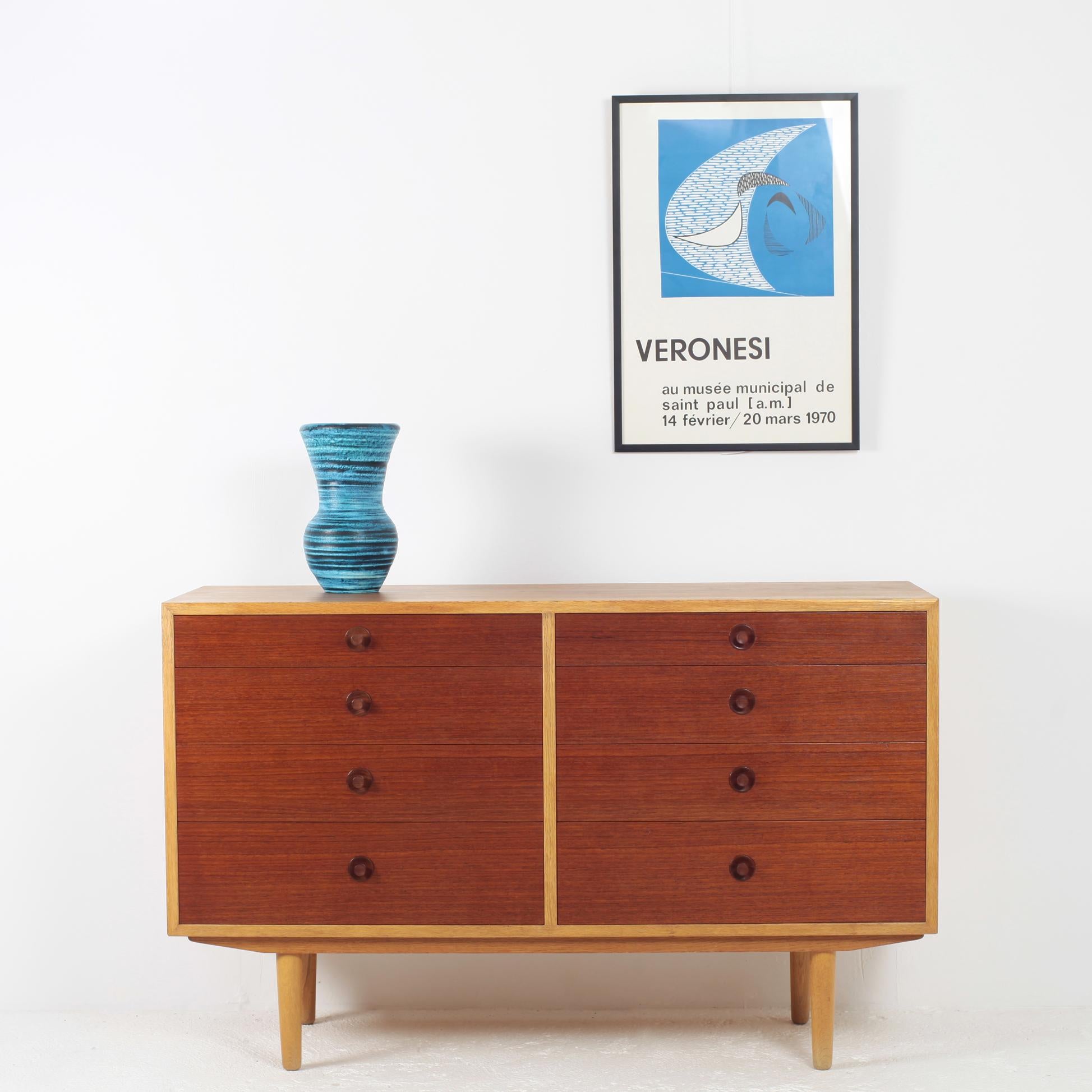 Scandinavian design commode by Borge Mogensen for Karl Andersson's Brabohag, Denmark, 1960s.
Oak and teak.

  