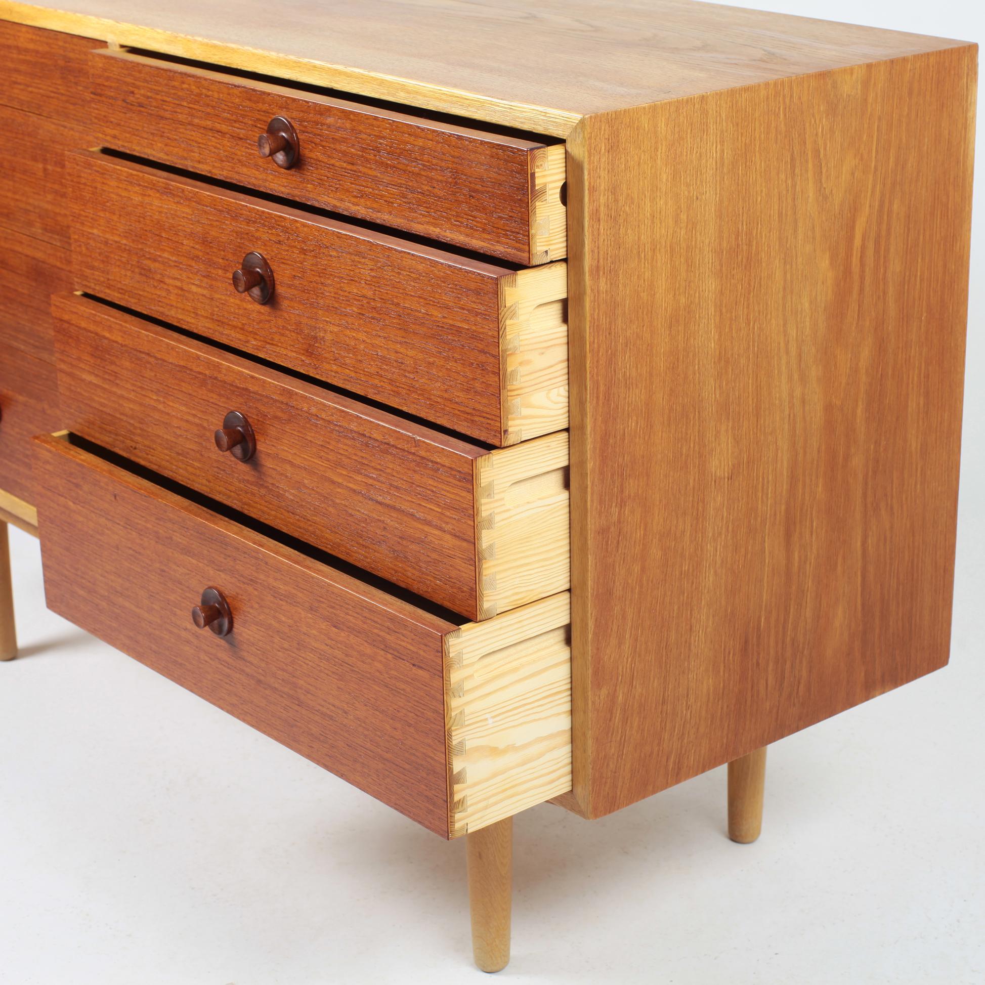Borge Mogensen Chest of Drawers Oak and Teak In Good Condition In Saint  Ouen, FR