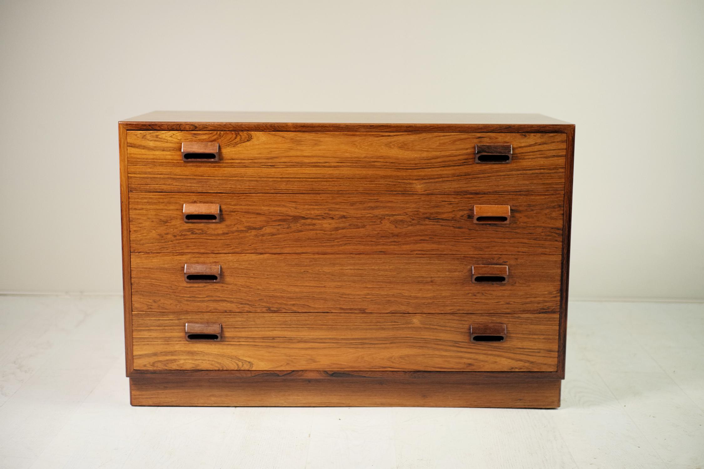 Four-drawer chest of drawers by Børge Mogensen for Soborg Mobler, Denmark, 1960. Signed on the reverse. Very beautiful state.
