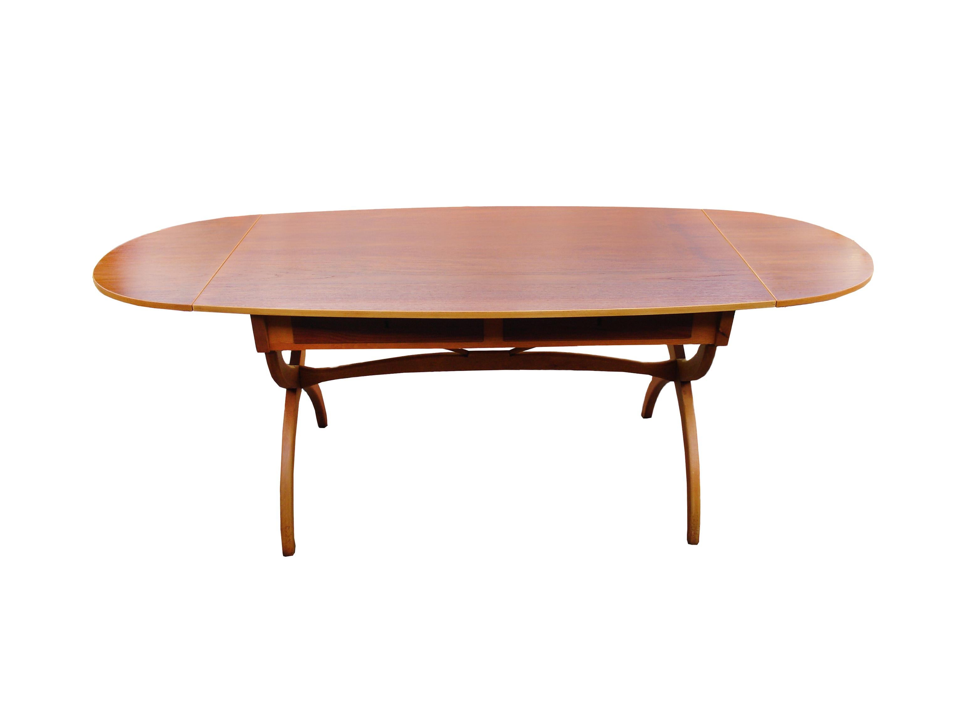 Danish Modernism free-standing office desk or dining table by Borge Morgensen, made of fined teak top and beech frame, fitted with drop-leaves on each side, front with two drawers including original keys.
Desk features two 38 cm drop-leaf; table