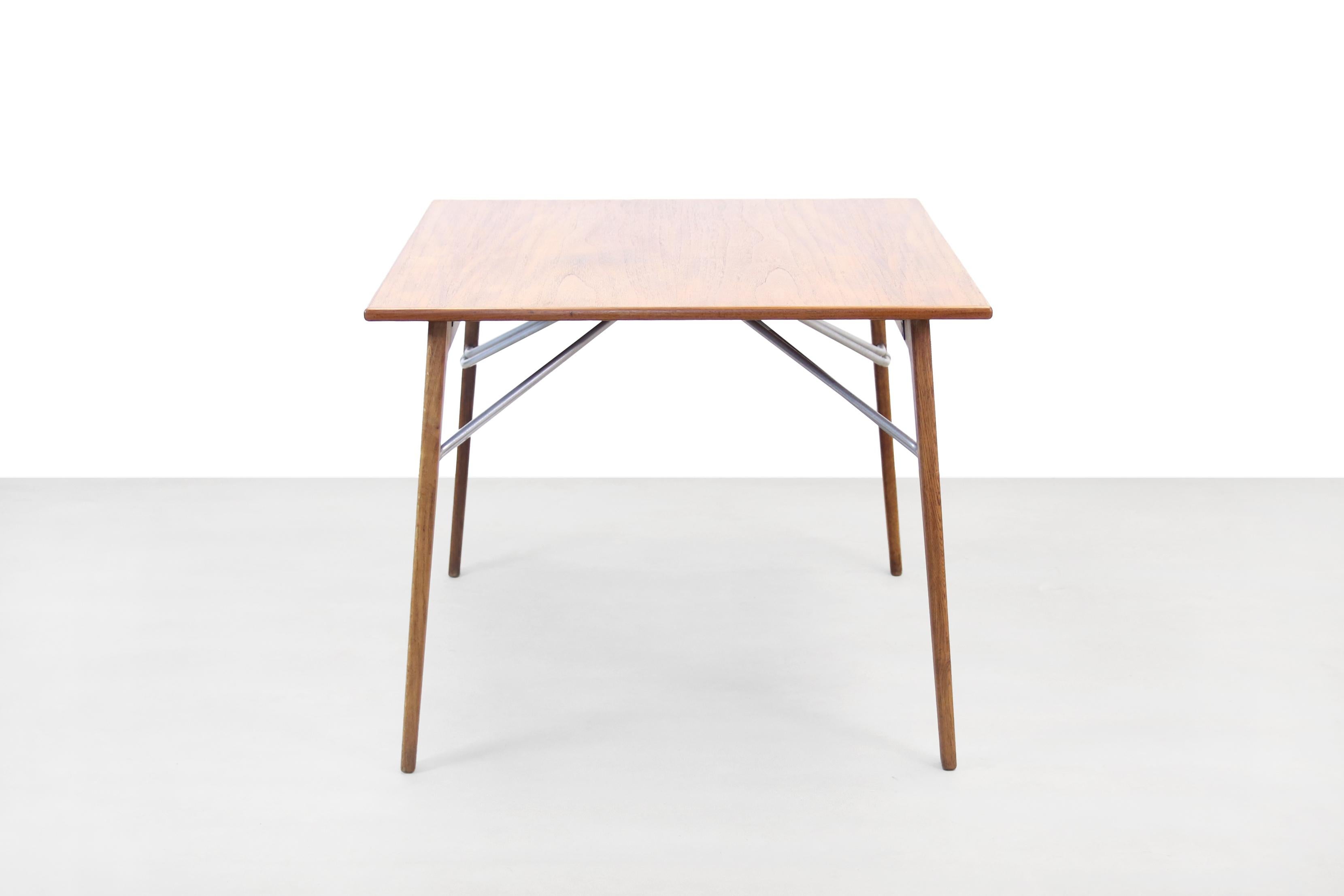 Scandinavian Modern Borge Mogensen Drop Leaf Table in Teak and Oak by Soborg Mobler