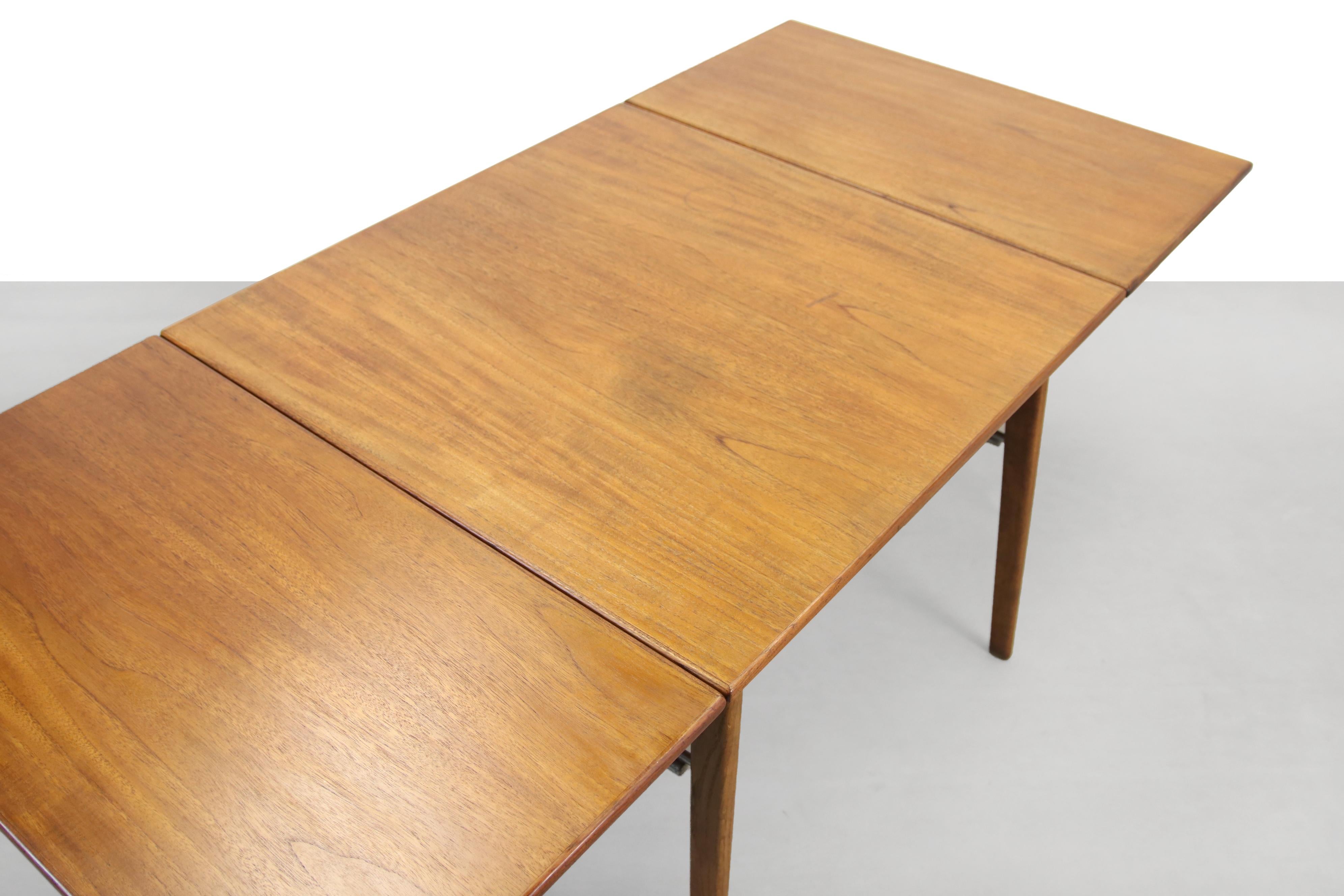 Borge Mogensen Drop Leaf Table in Teak and Oak by Soborg Mobler In Fair Condition In Amsterdam, Noord Holland