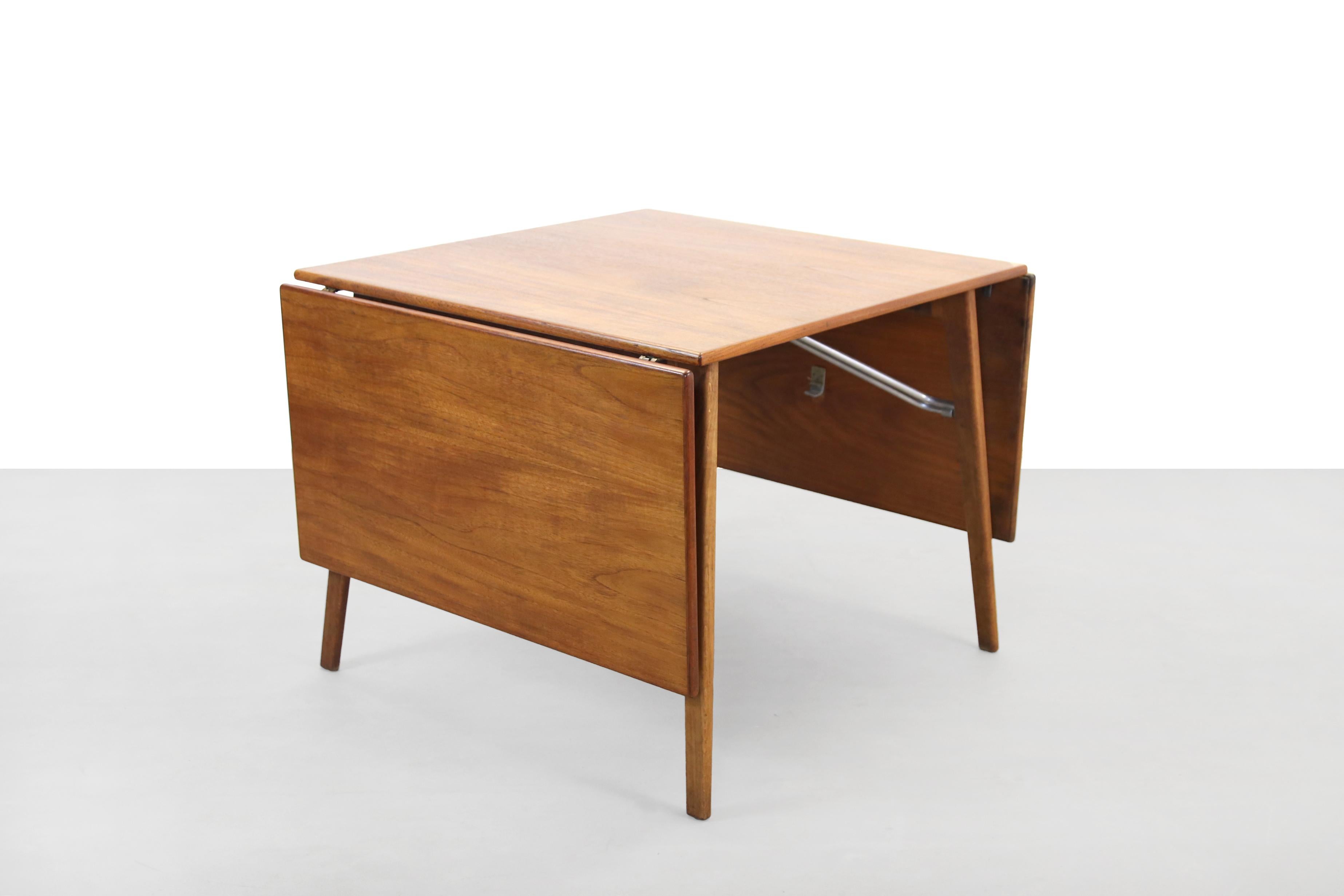 20th Century Borge Mogensen Drop Leaf Table in Teak and Oak by Soborg Mobler