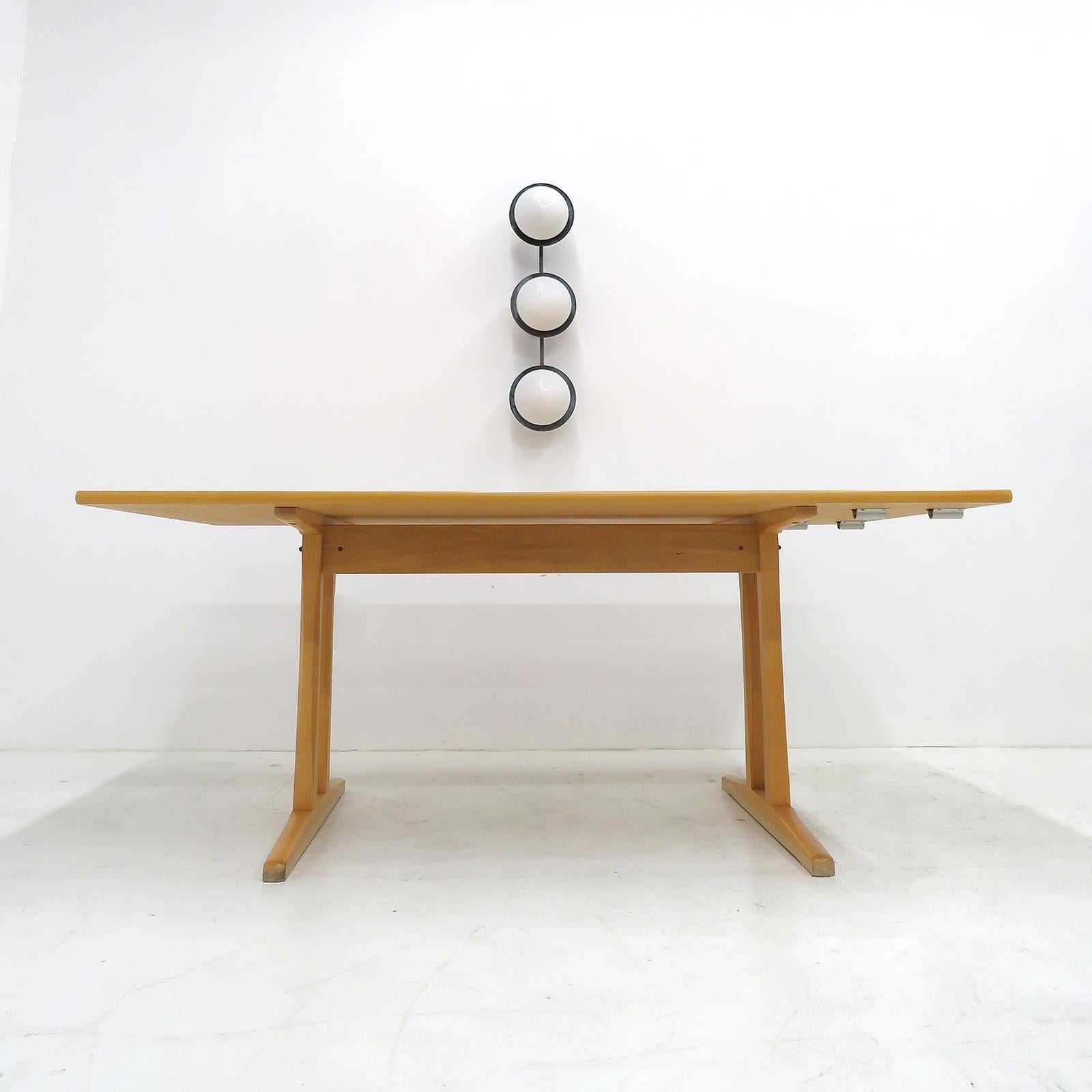 Milieu du XXe siècle Borge Mogensen pour AM Mobler Table de salle à manger Shaker C18, 1950 en vente