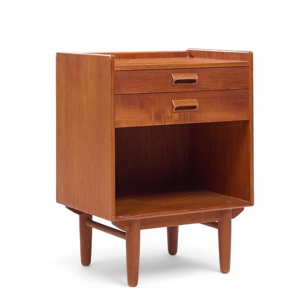 Borge Mogensen für Povl Dinesen Mid Century Danish Teak Nachttische - Paar (20. Jahrhundert) im Angebot