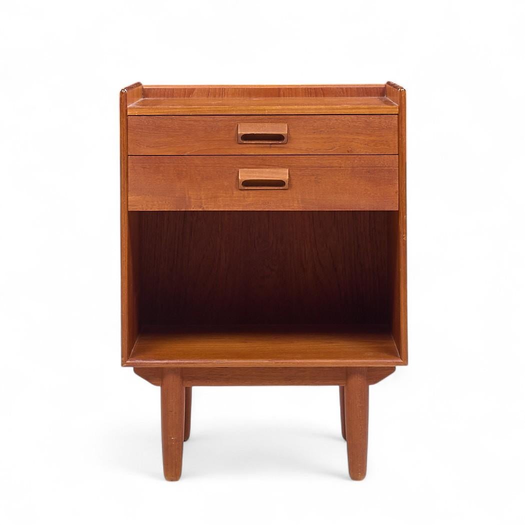 Borge Mogensen für Povl Dinesen Mid Century Danish Teak Nachttische - Paar (Teakholz) im Angebot