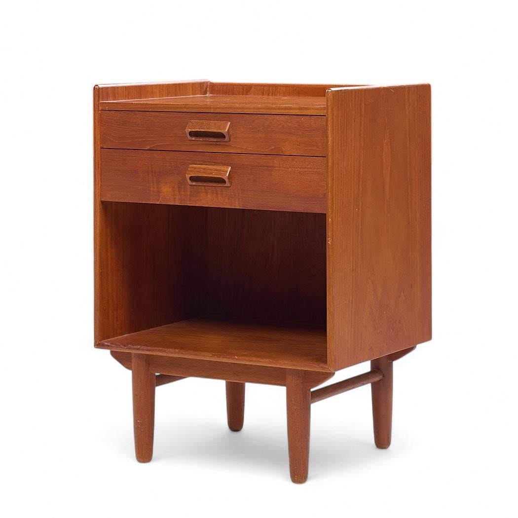 Borge Mogensen für Povl Dinesen Mid Century Danish Teak Nachttische - Paar im Angebot 1