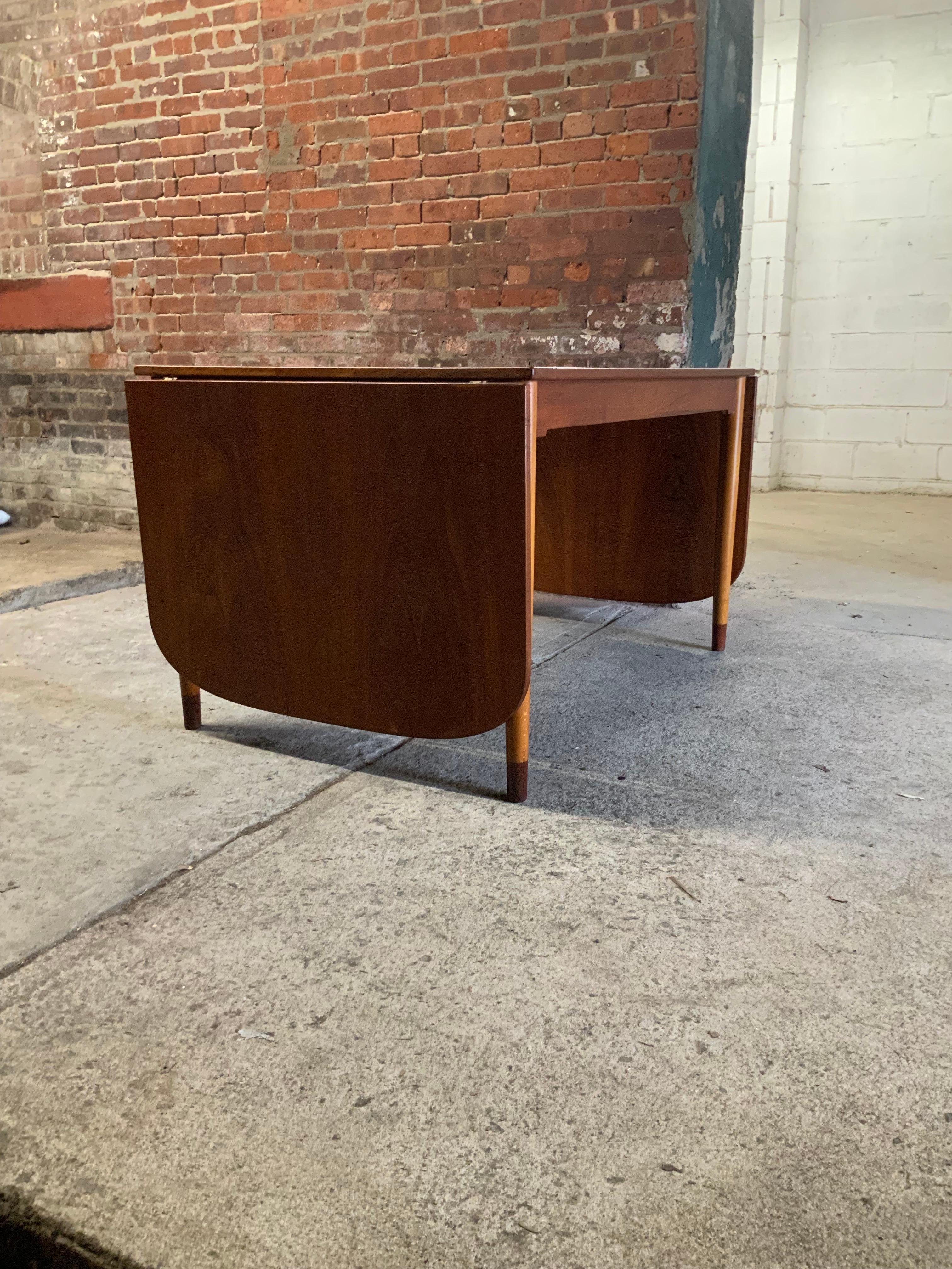 Borge Mogensen for Soborg Mobelfabrik Compact Drop Leaf Dining Table In Good Condition In Garnerville, NY