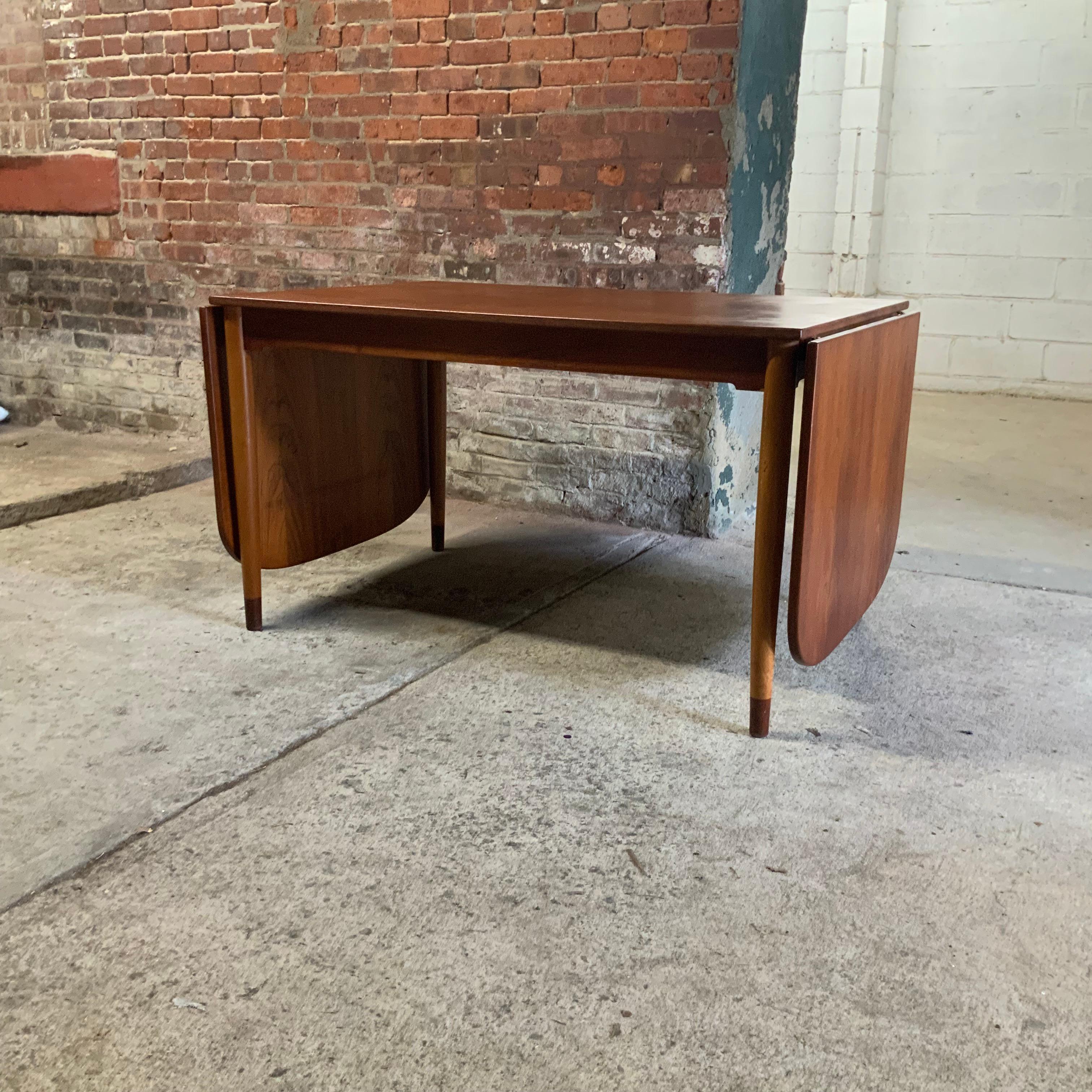 Mid-20th Century Borge Mogensen for Soborg Mobelfabrik Compact Drop Leaf Dining Table