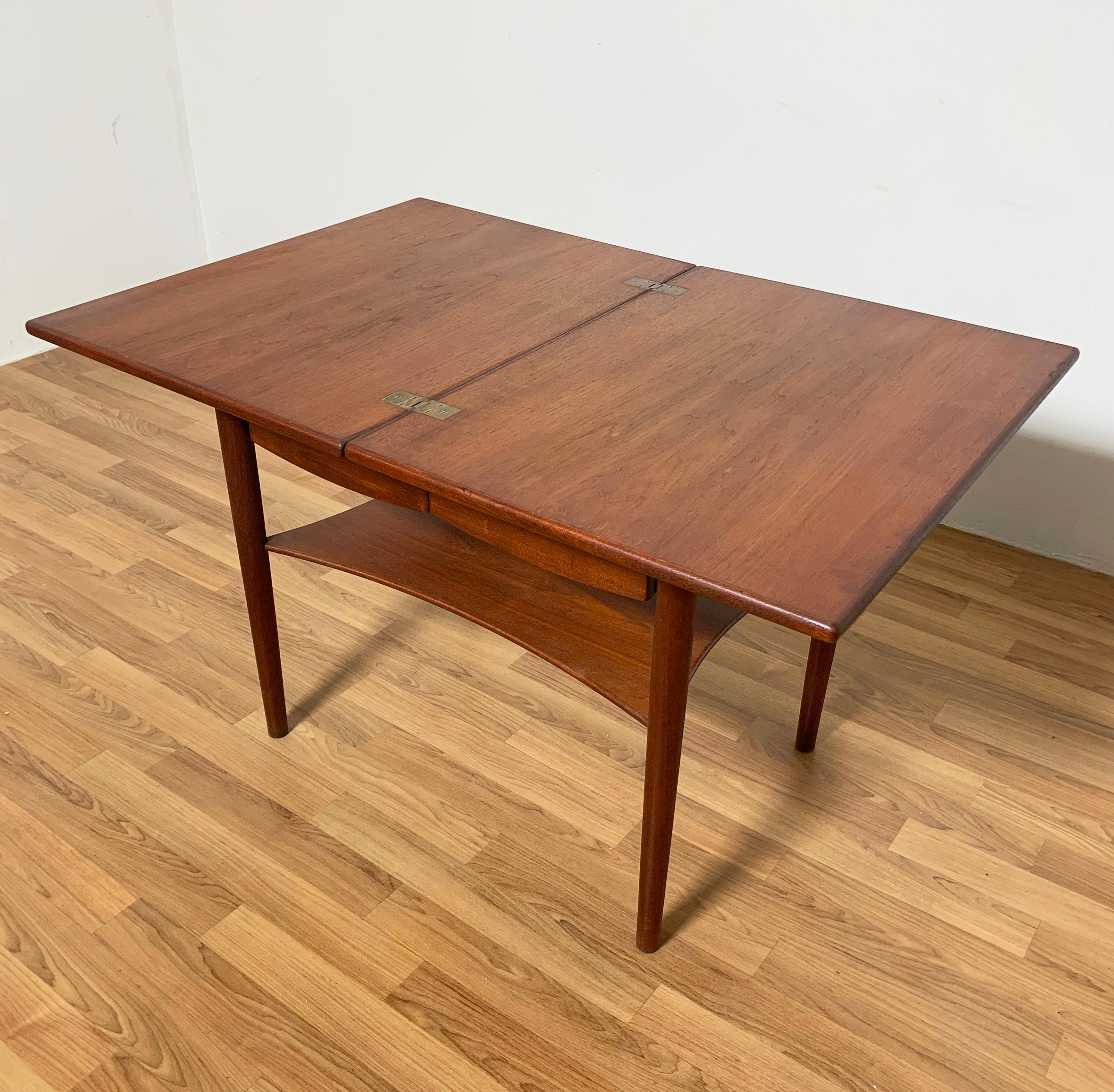Borge Mogensen for Soborg Model 149 Danish Teak Expandable Side Table, Ca. 1950s For Sale 2