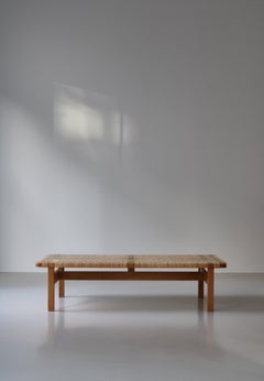 Tavolino o panca grande di Borg Mogensen in Oak e canna di rattan, 1960, Danimarca
