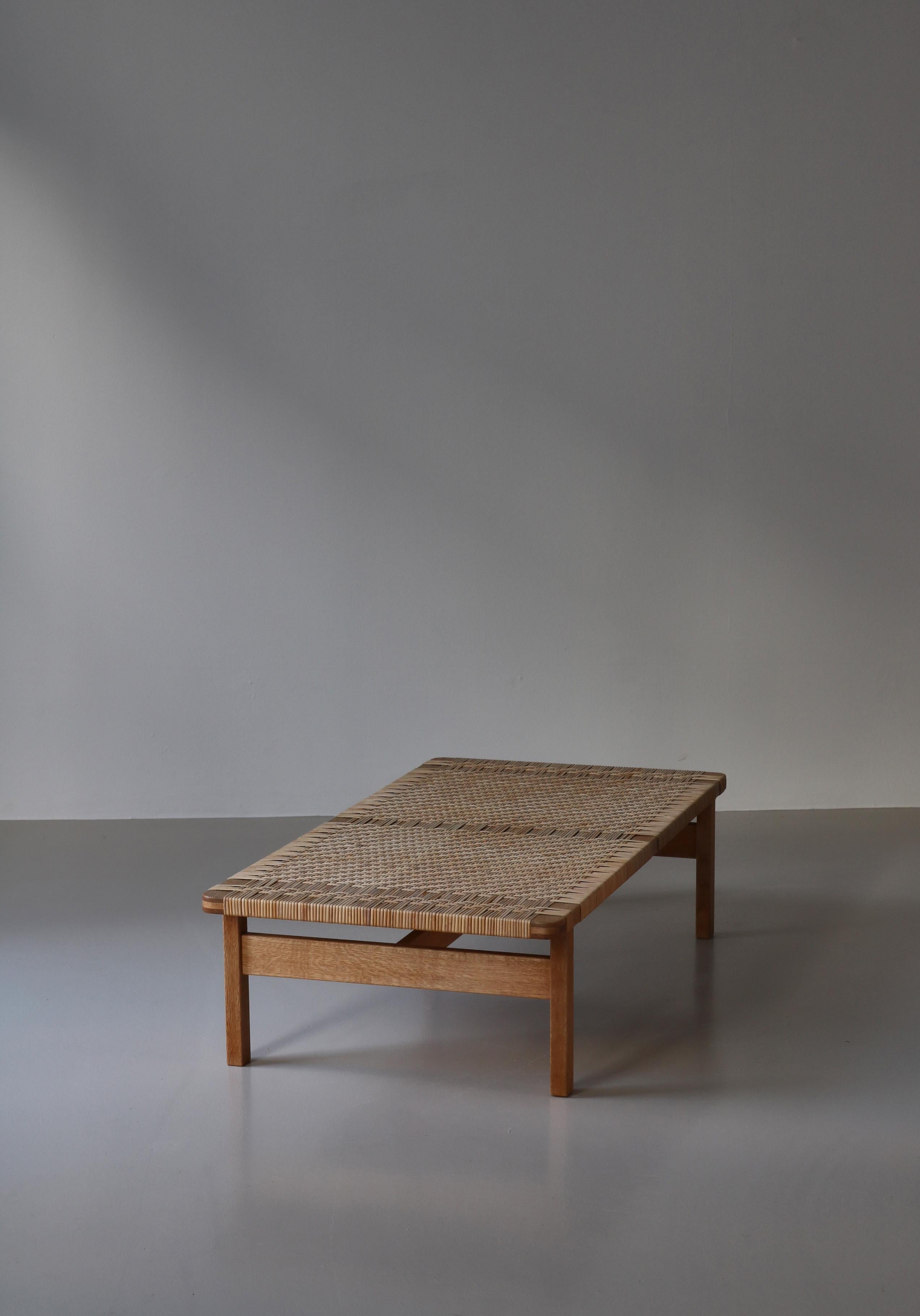 Borge Mogensen Large Side Table or Bench in Oak and Rattan Cane, 1960s, Denmark For Sale 1