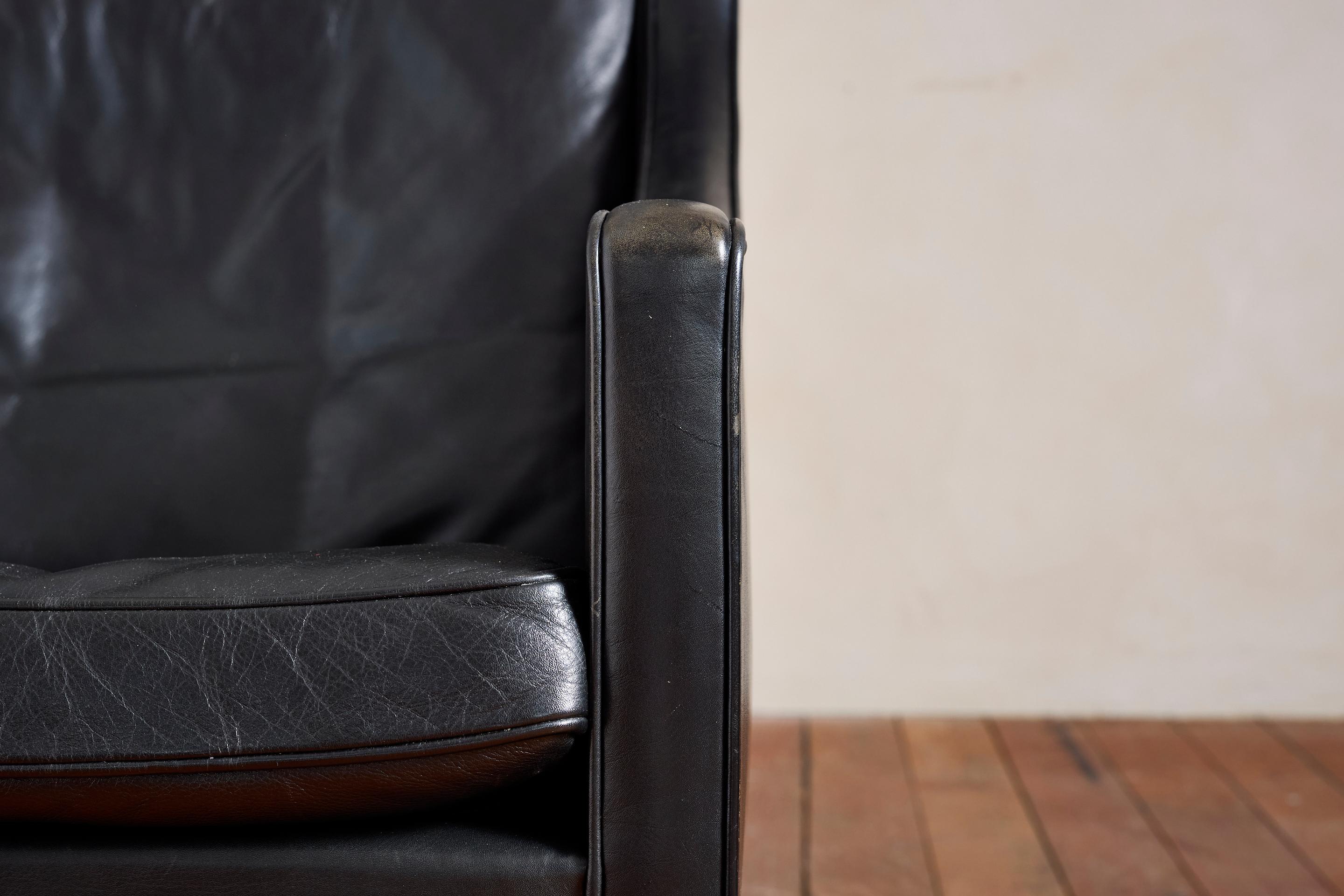 Poltrona Wingback in pelle di Borg Mogensen con ottomana in vendita 9