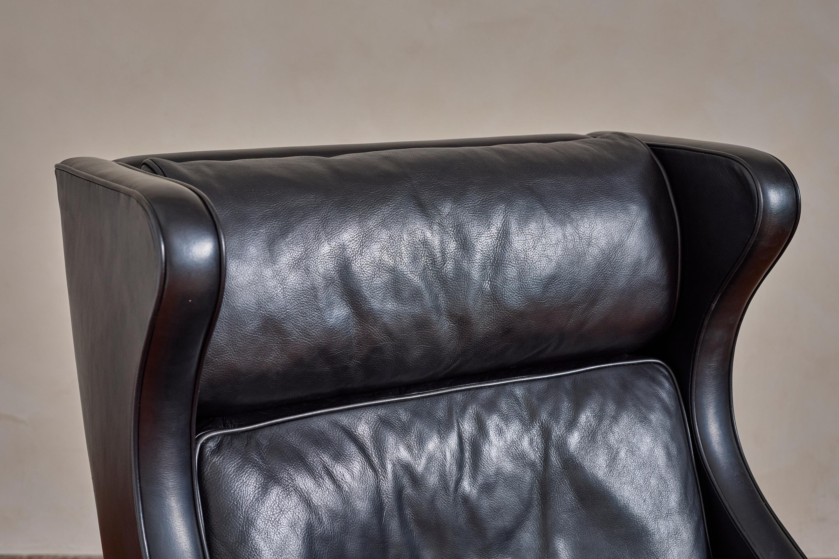 Poltrona Wingback in pelle di Borg Mogensen con ottomana in vendita 11
